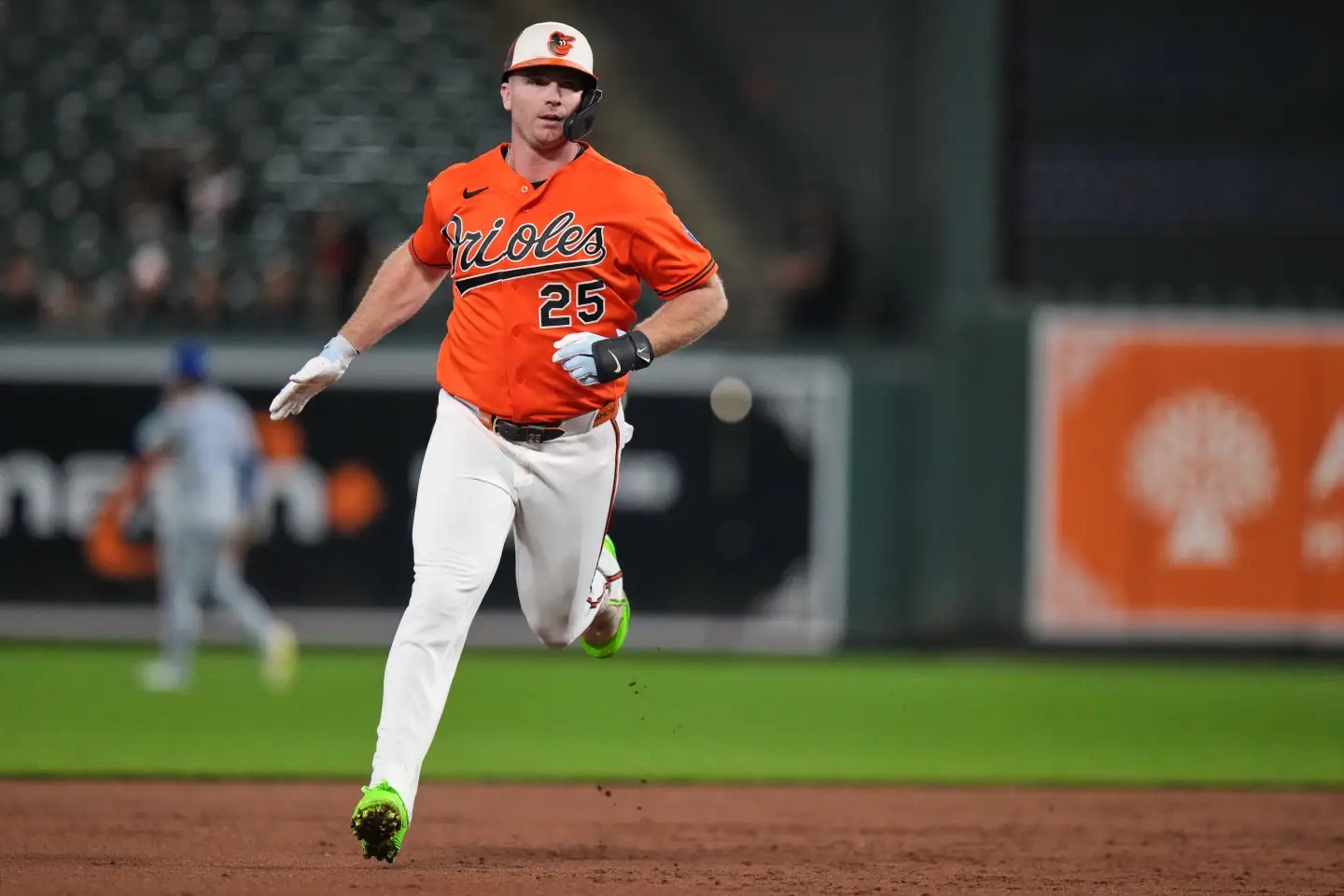 Pete Alonso conecta dos jonrones para llegar a los 40 de la temporada y ayuda a los Orioles a remontar y ganar 4-3 a los Blue Jays.