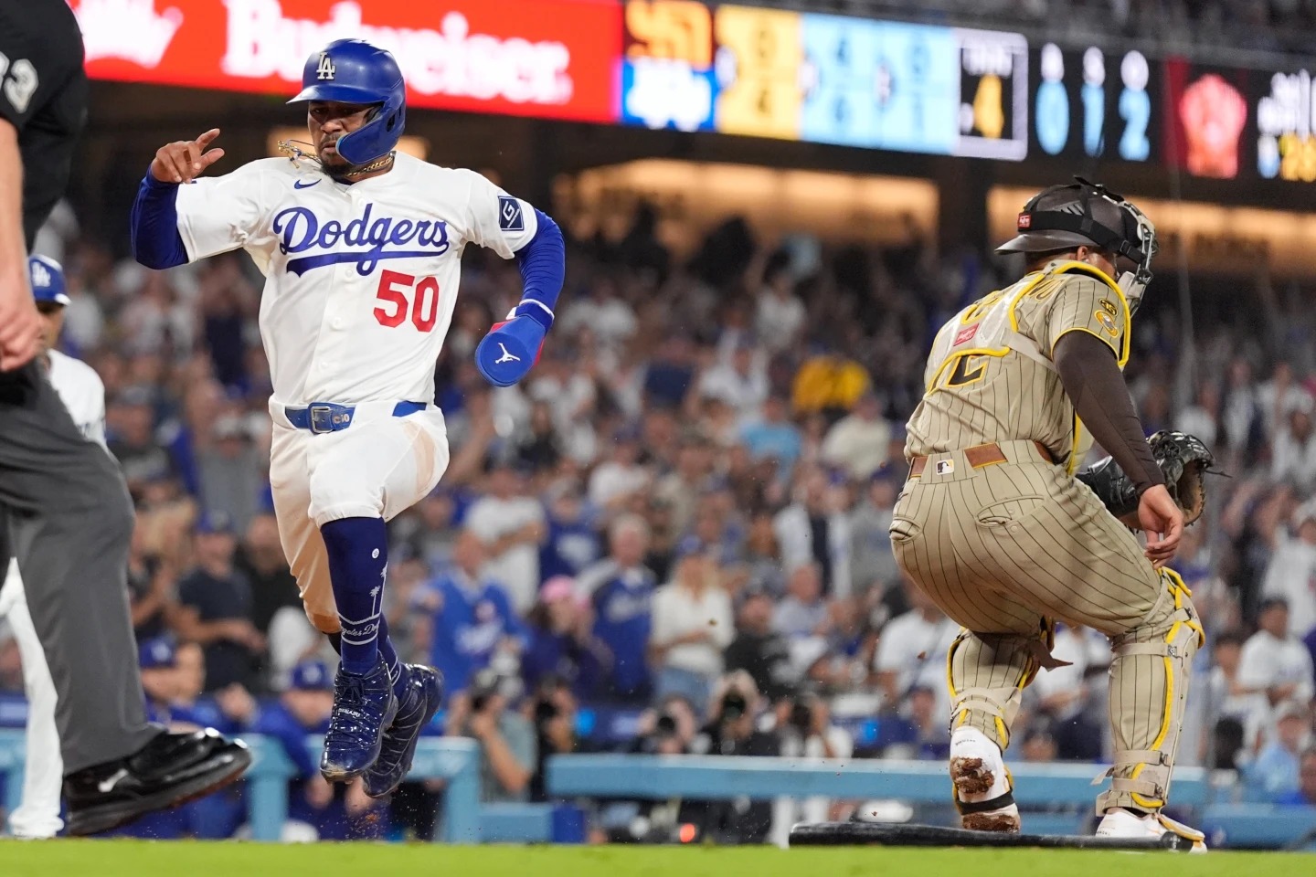 Los Dodgers anotaron 5 carreras con dos outs ante el abridor de los Padres, Michael King, en una victoria por 7-0 Los Dodgers anotaron 5 carreras con dos outs ante el abridor de los Padres, Michael King, en una victoria por 7-0