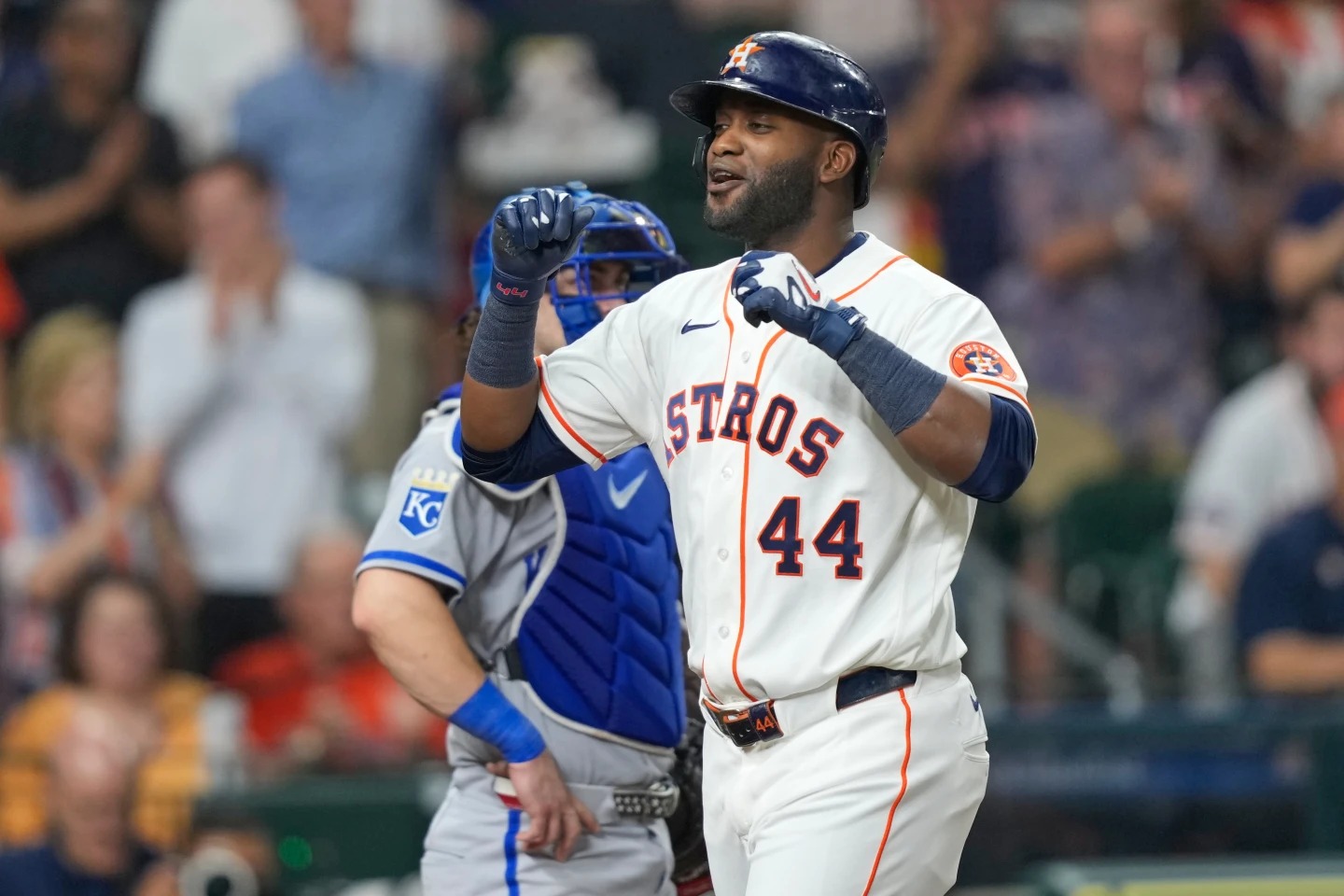 La Triple Corona sigue al alcance del bateador de los Astros, Yordan Álvarez, tras su gran partido en Seattle