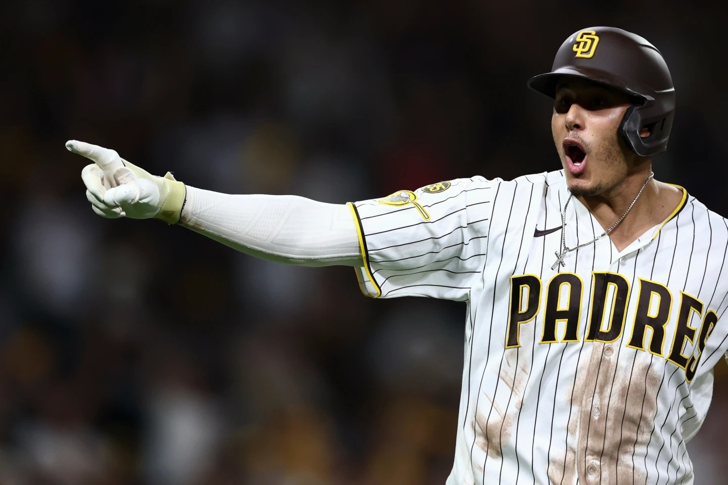 Machado conecta un jonrón y los Padres vencen a los  Diamondbacks de Arizona 10-7 para asegurar la localía en la ronda de comodines contra los Cubs