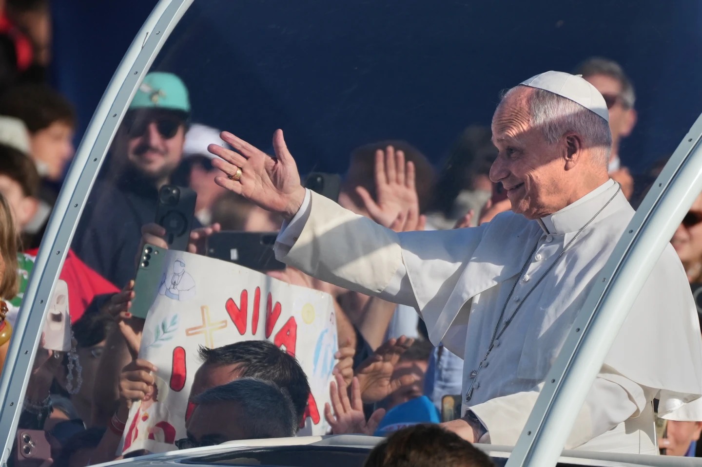 El Papa insta a proteger a los más débiles en el santuario francés de Lourdes, conocido por sus curaciones milagrosas El Papa insta a proteger a los más débiles en el santuario francés de Lourdes, conocido por sus curaciones milagrosas