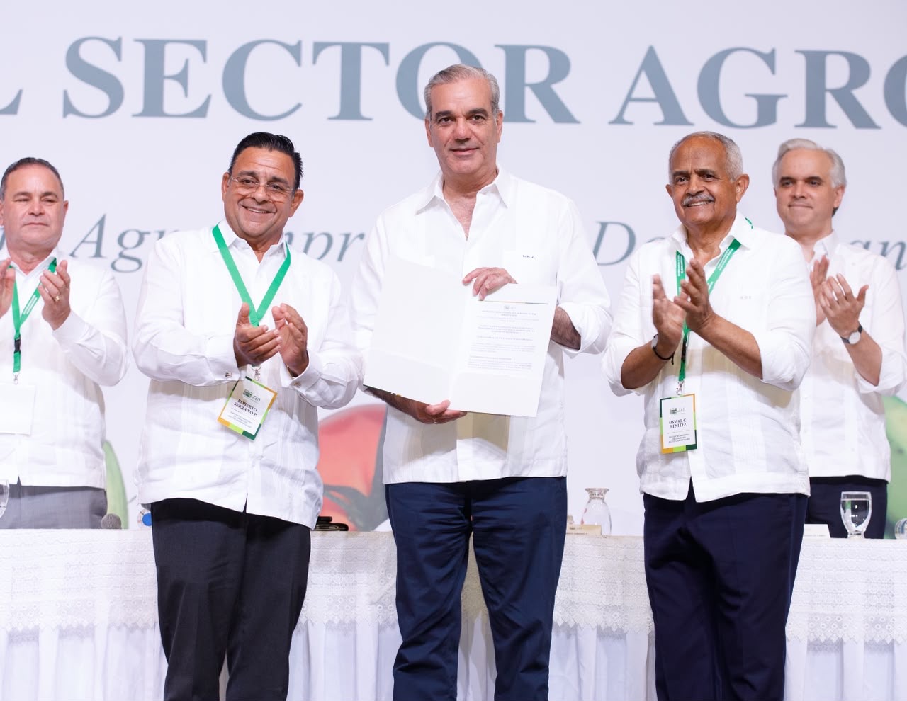Presidente Abinader destaca los avances del Gobierno en mecanización agrícola para elevar la productividad, reducir costos y disminuir la dependencia de mano de obra extranjera