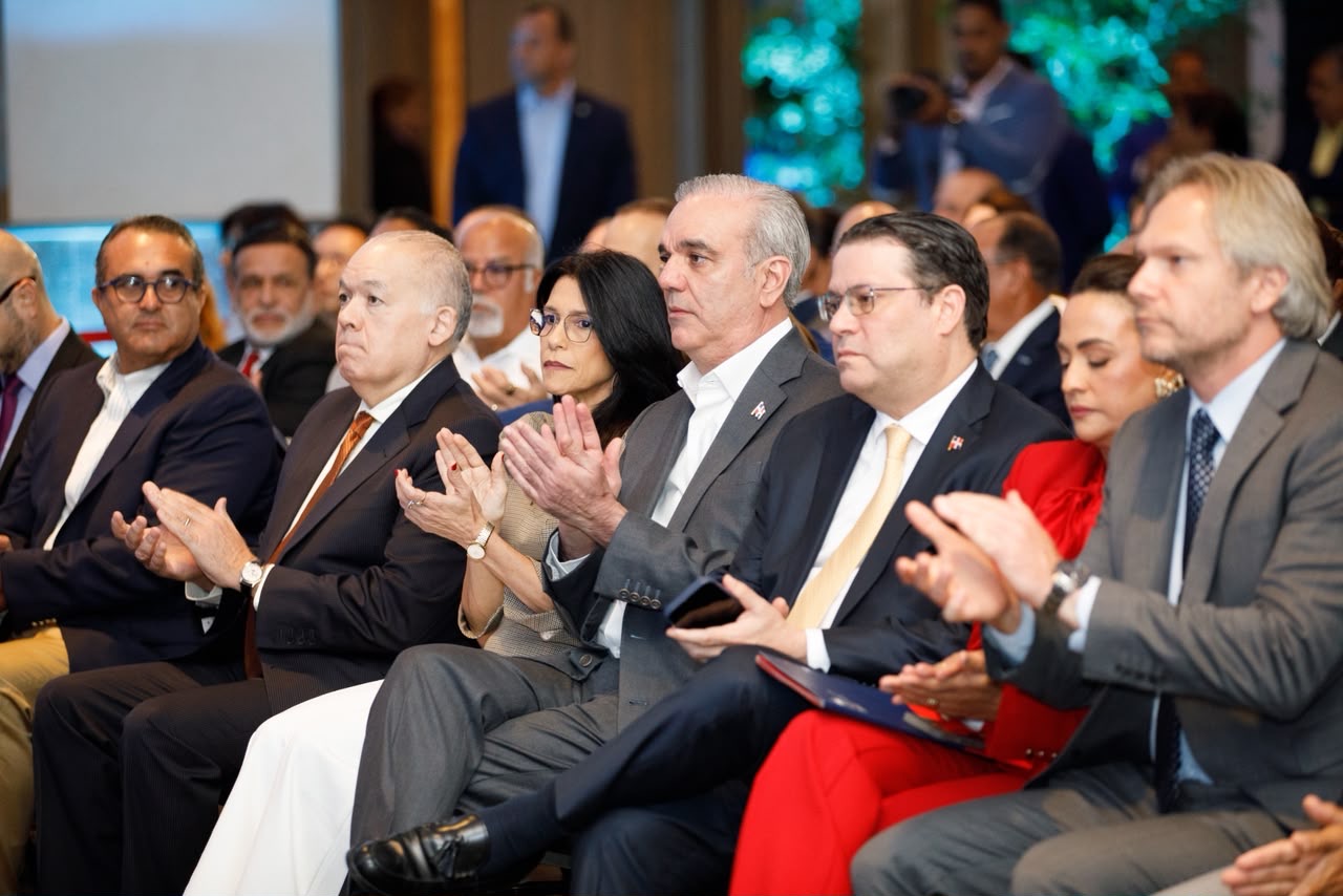 Presidente Abinader participa en lanzamiento de “Talent Up”, iniciativa regional del Banco BID, Google Cloud y Cisco Networking Academy que ofrecerá 15 mil becas para impulsar el talento digital dominicano de cara a la industria 5.0