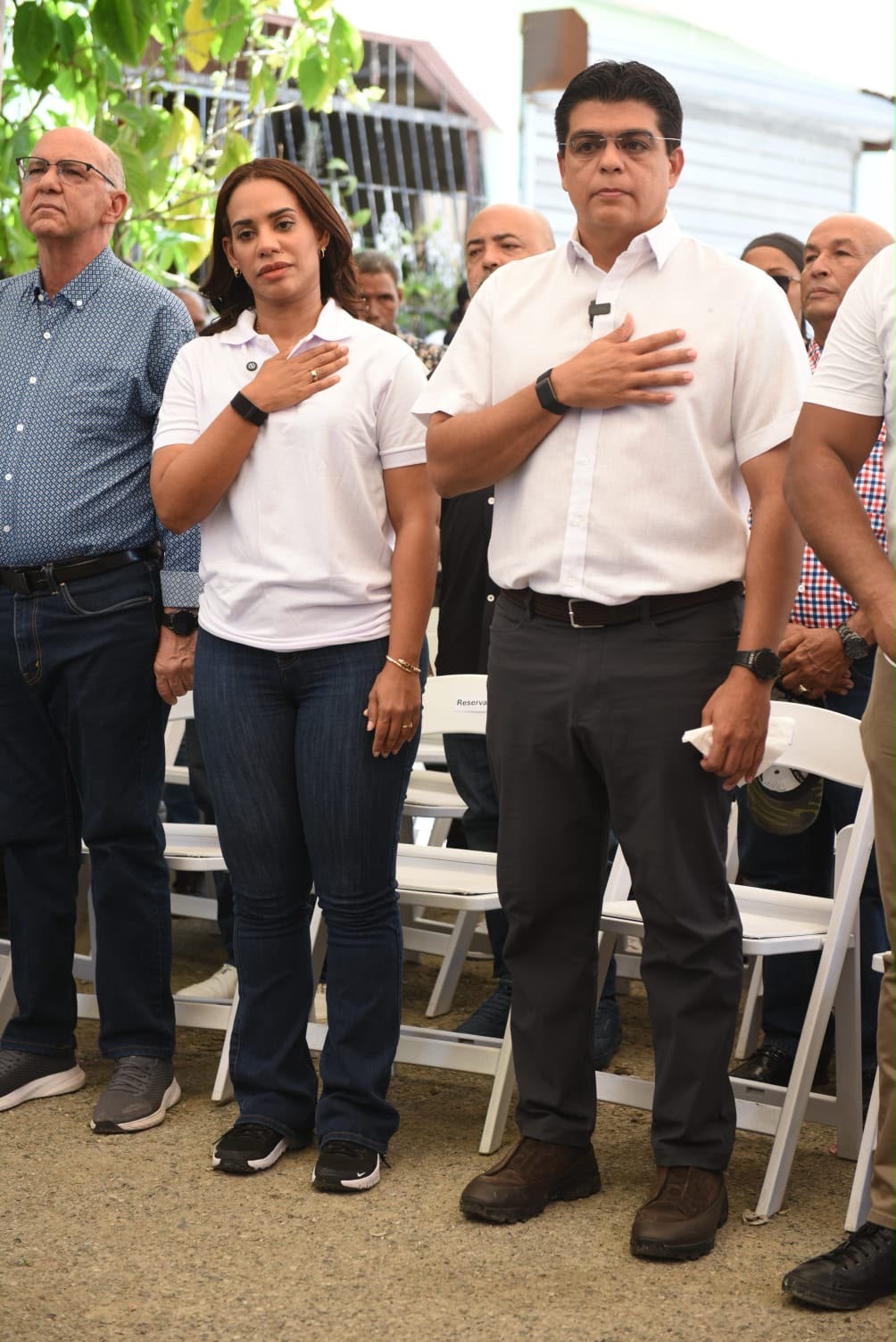 Fellito Suberví inicia el saneamiento de cañada en Los Guaricanos Fellito Suberví inicia el saneamiento de cañada en Los Guaricanos