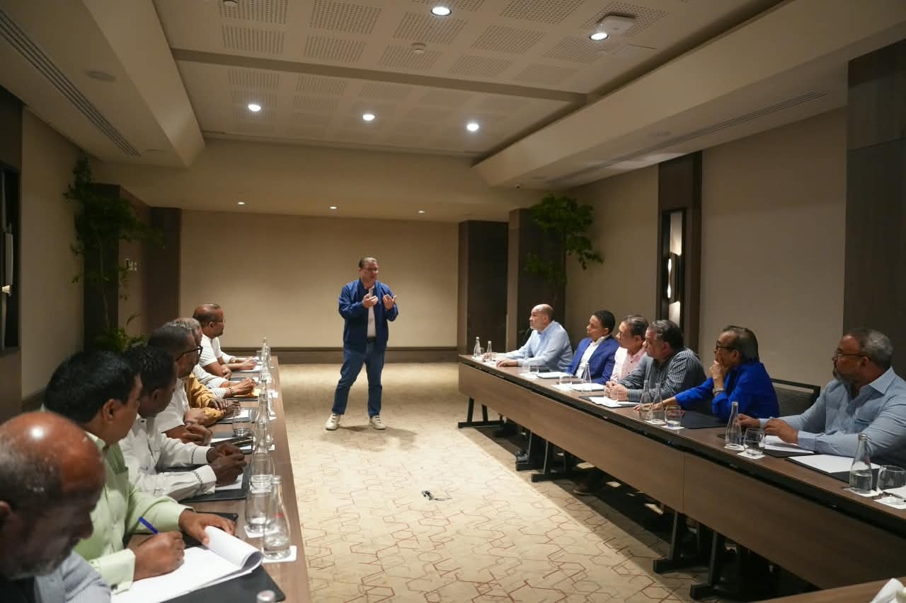 Gobierno fortalece diálogo con transportistas ante presiones del mercado internacional