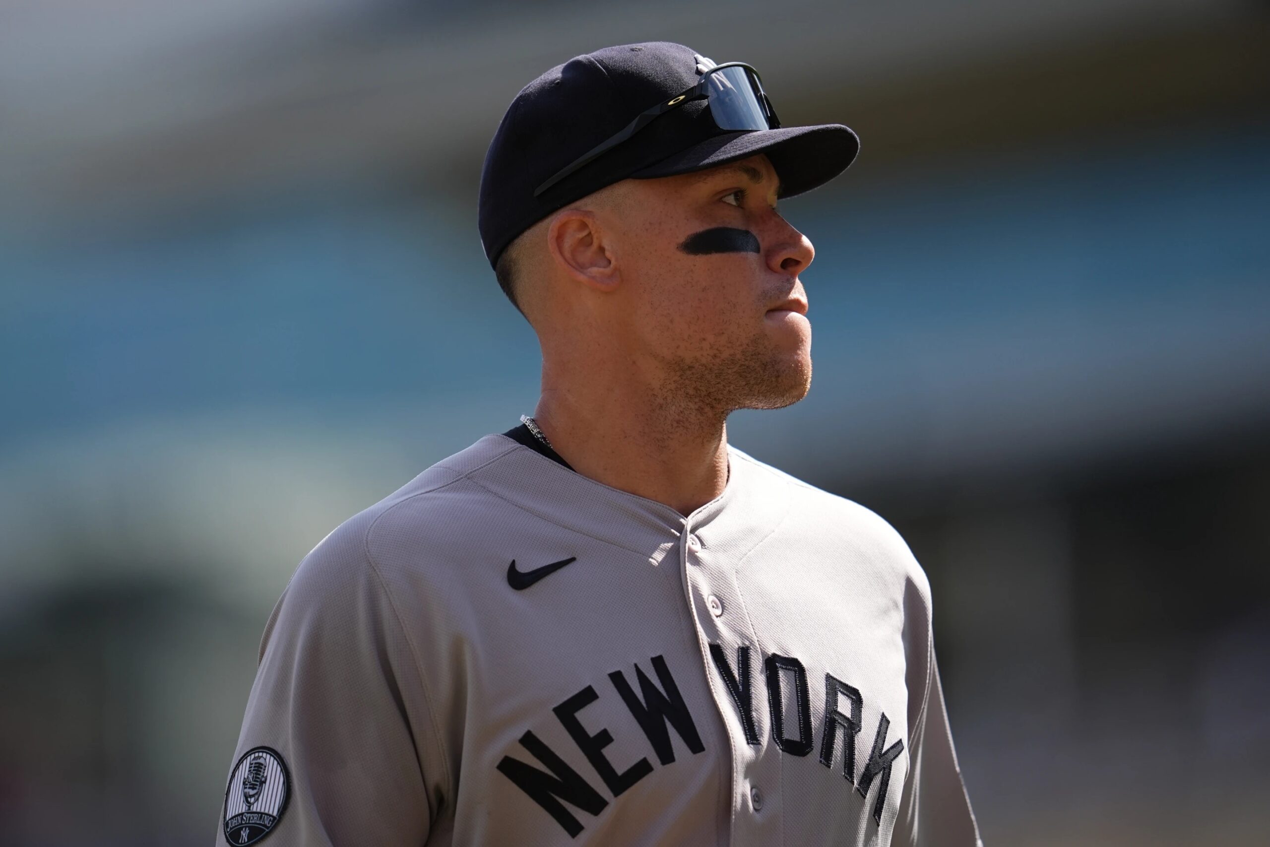 El bateador estrella de los Yankees, Aaron Judge, se perderá la mayor parte o la totalidad del resto de la temporada regular debido a una distensión en la pantorrilla derecha.