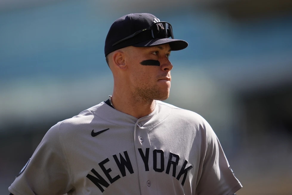 Aaron Judge quedó fuera de la lista de convocados de los Yankees para la Serie de Comodines contra los Red Sox debido a una lesión en la pantorrilla.