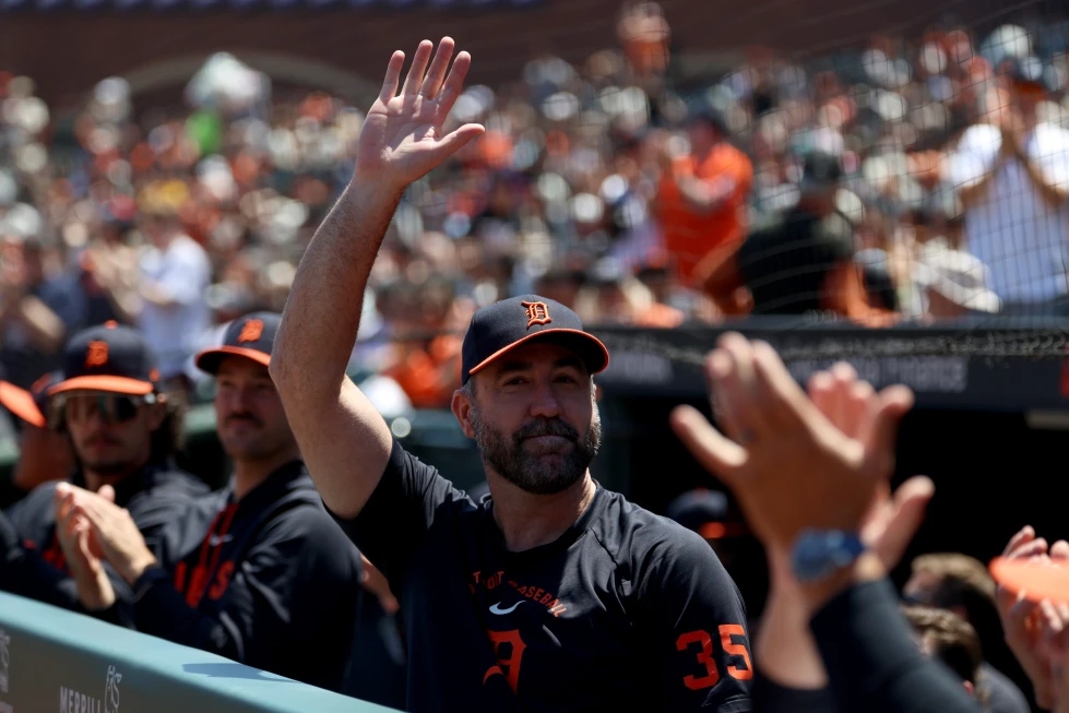 Justin Verlander está progresando y podría lanzar una vez más en dos semanas para los Tigers.