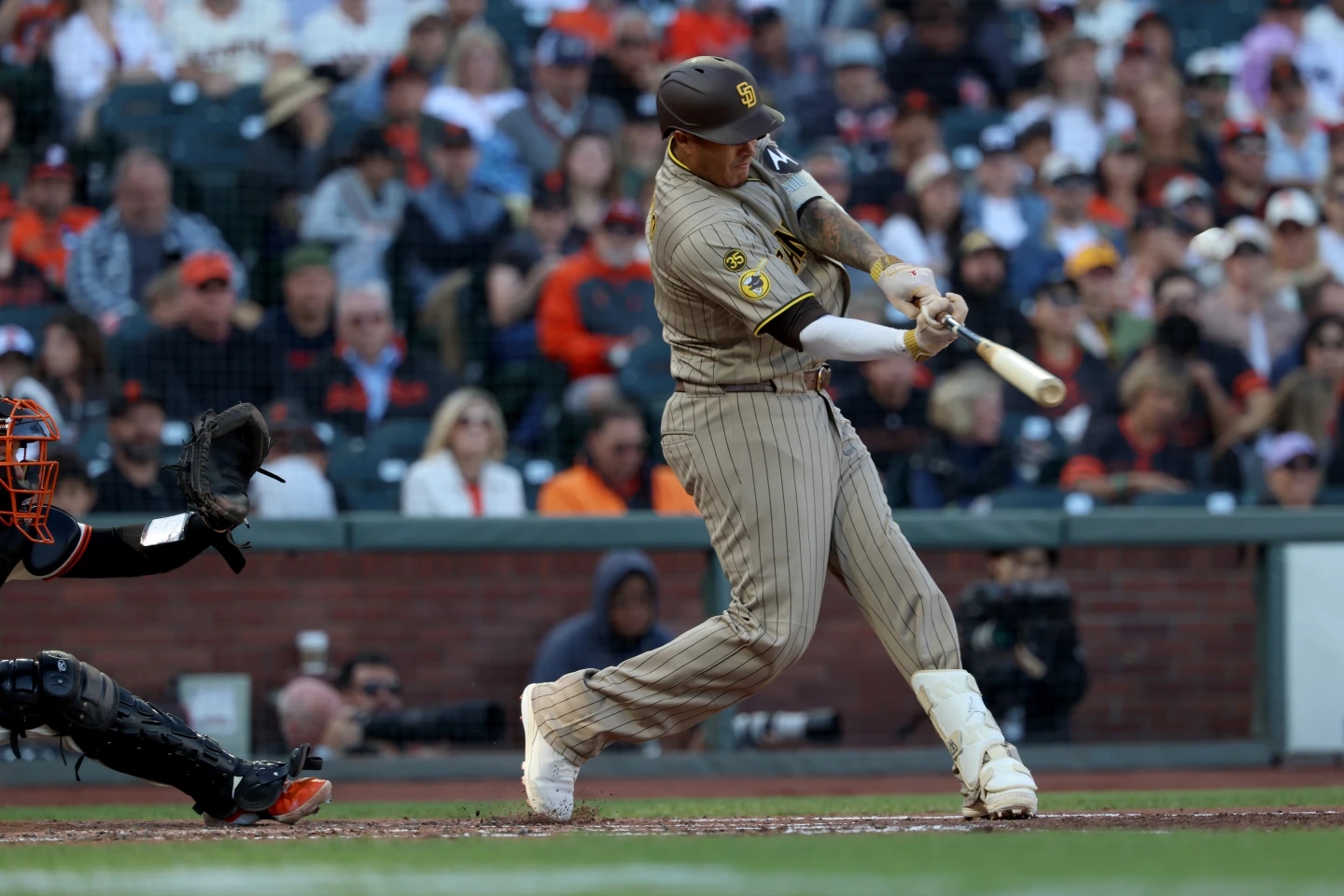 Machado conecta un jonrón y los Padres vencen a los Giants 6-4, logrando su séptima victoria consecutiva.