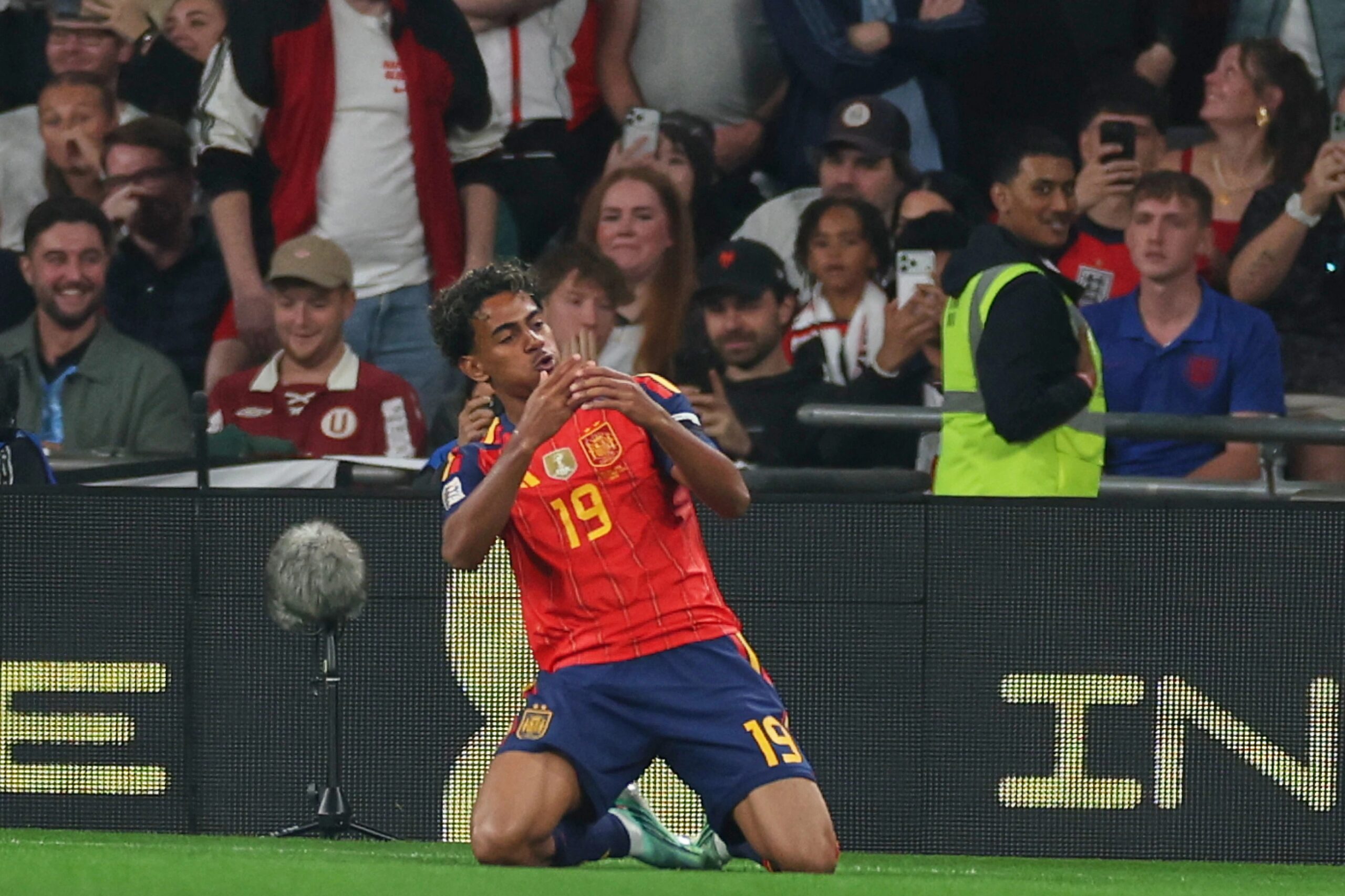 Liga de Naciones: Yamal ayuda a España a extender su racha invicta en el partido de regreso a casa. Gordon y Kane lideran a Inglaterra.