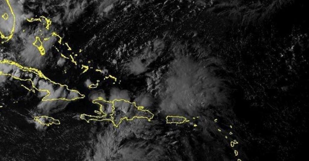 Indomet alerta sobre fuertes aguaceros y tronadas este miércoles por incidencia de una onda tropical y una vaguada