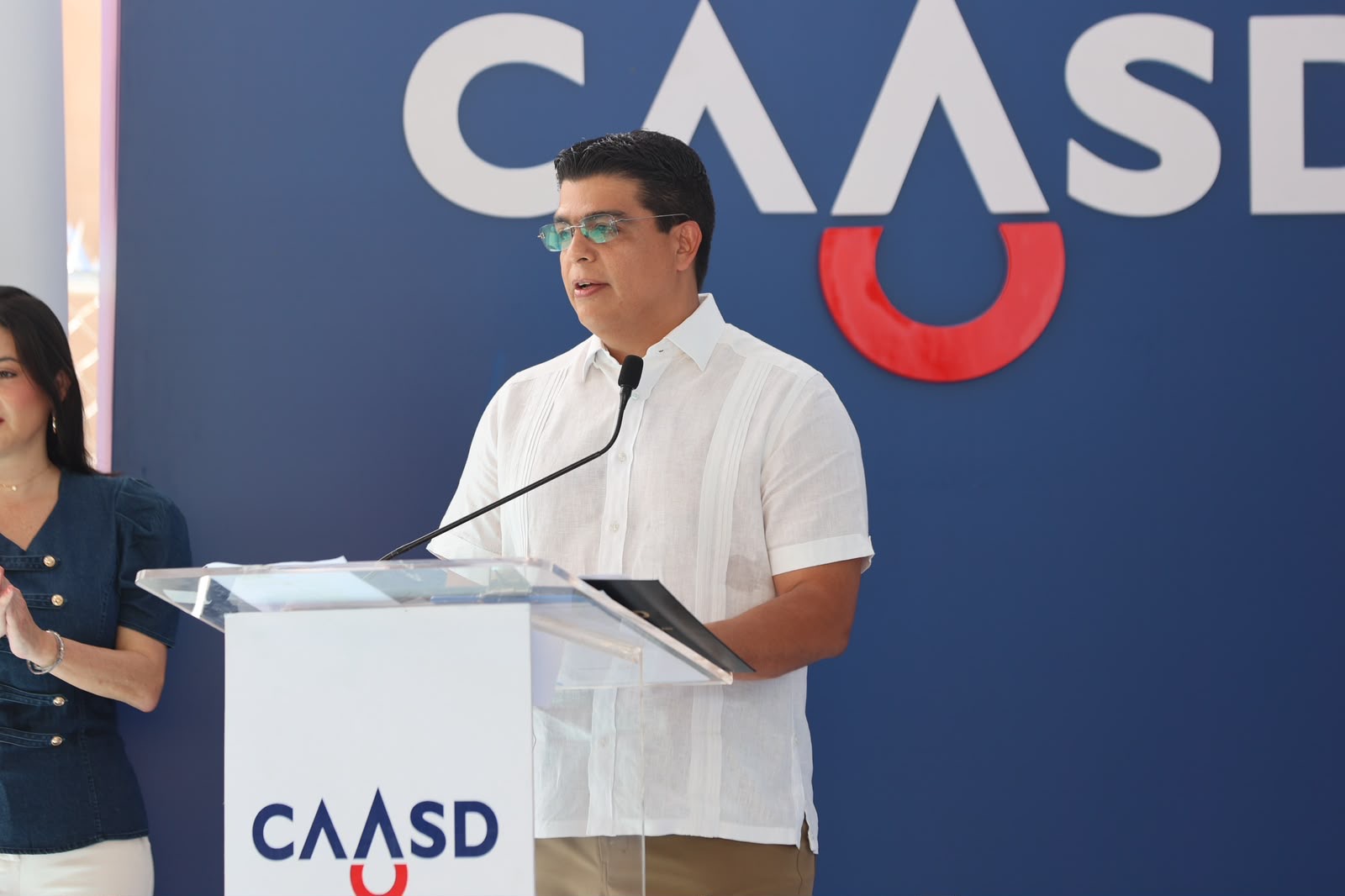 Fellito Suberví llama frenar desperdicio agua y reafirma compromiso de CAASD con corrección fugas y averías