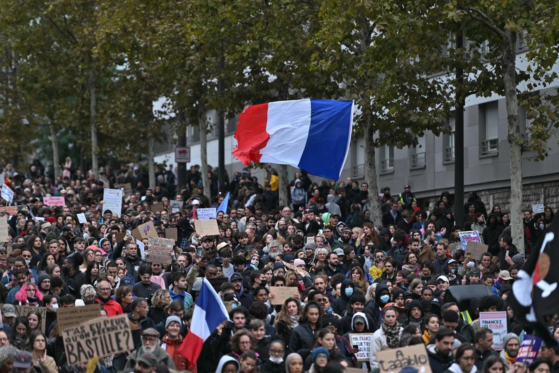 Primeros enfrentamientos entre policía y manifestantes en las protestas de Francia