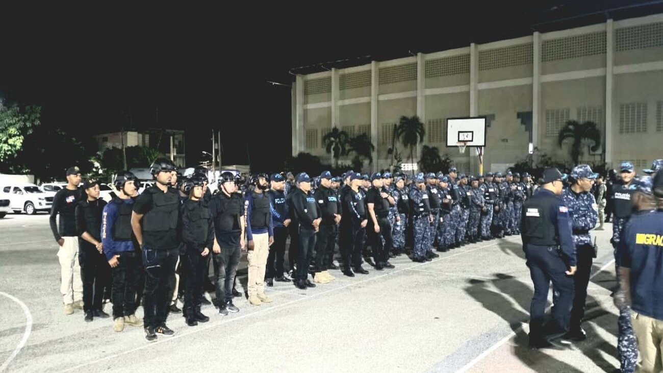 DGM supervisa controles migratorios en provincias fronterizas y refuerza vigilancia en rutas vehiculares y peatonales utilizadas por inmigrantes irregulares DGM supervisa controles migratorios en provincias fronterizas y refuerza vigilancia en rutas vehiculares y peatonales utilizadas por inmigrantes irregulares