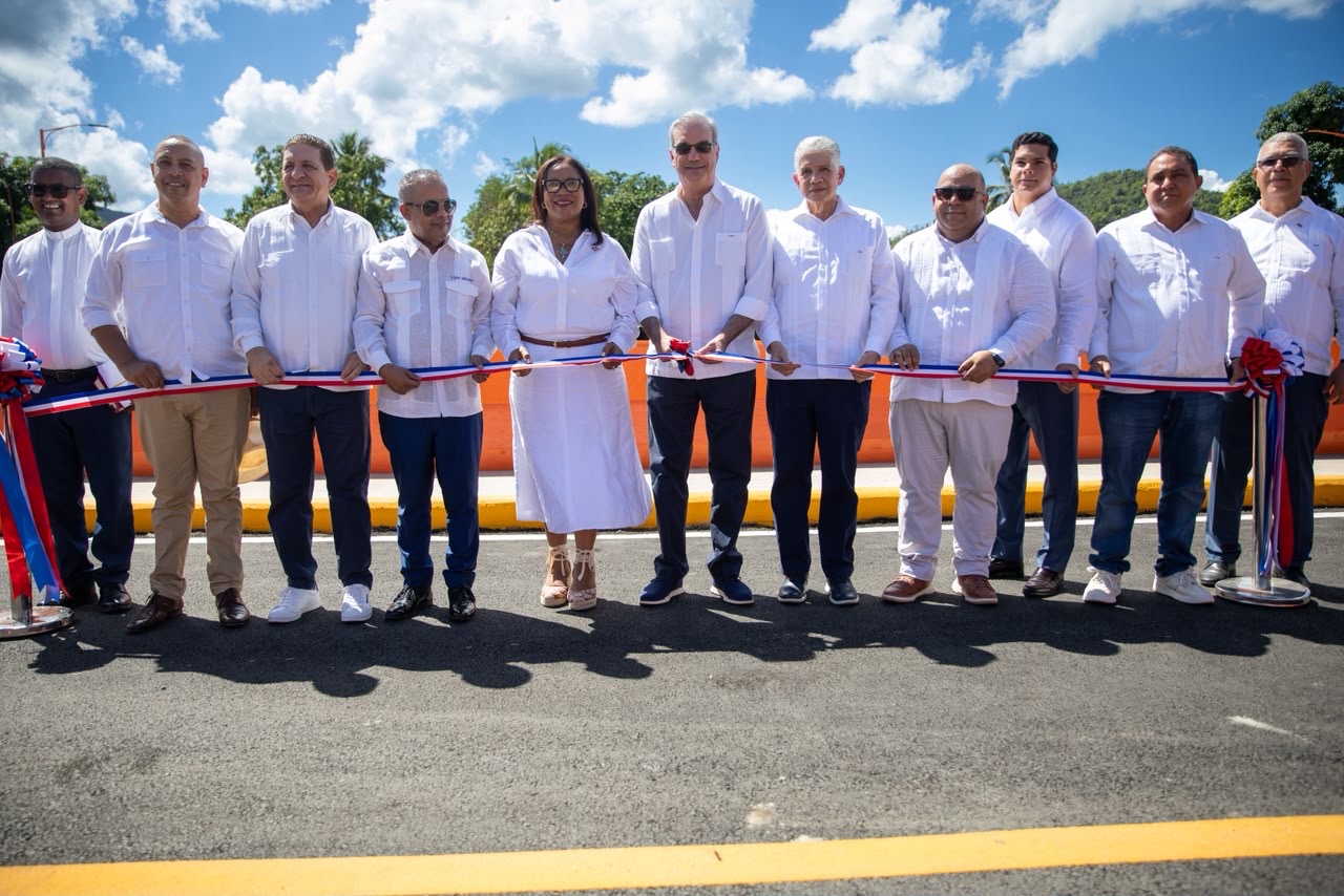 Padre Joaquín Pérez: Puente sobre el Río La Leonora se veía imposible, pero está hecho porque hay voluntad del presidente Abinader de ayudar a un pueblo que lo necesita Padre Joaquín Pérez: Puente sobre el Río La Leonora se veía imposible, pero está hecho porque hay voluntad del presidente Abinader de ayudar a un pueblo que lo necesita