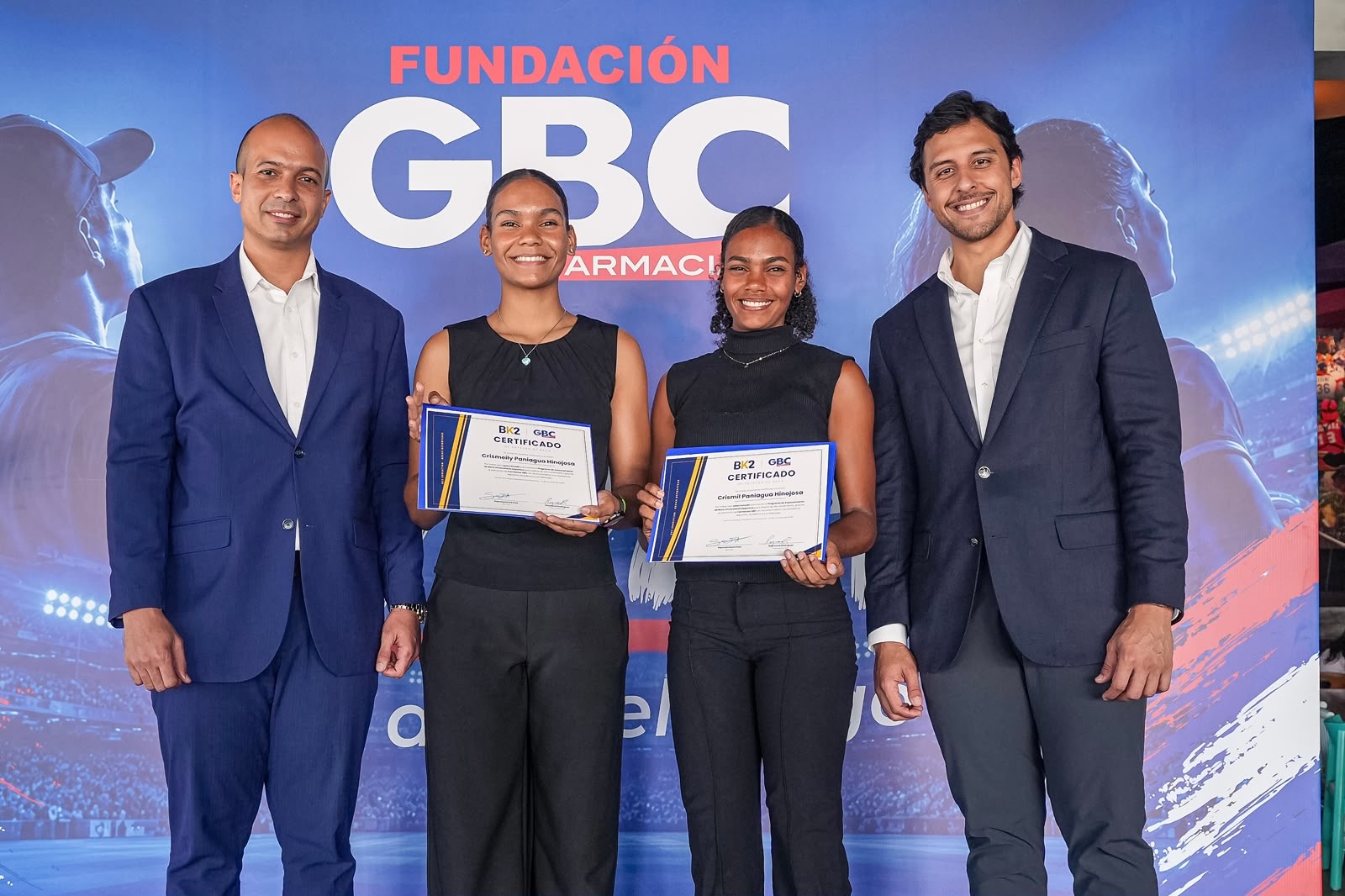 Raymond Rodríguez y Fundación GBC entregan becas deportivas universitarias a las atletas Crismeily y Crismil Paniagua