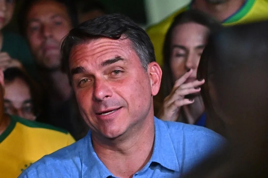 Flávio Bolsonaro explica que el resultado de la primera vuelta muestra que Brasil quiere cambio