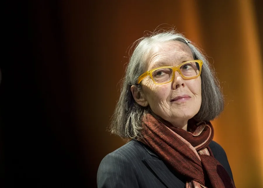 Anne Carson, del Camino de Santiago al Nobel: una peregrinación convertida en literatura 8 octubre 2026 Anne Carson, del Camino de Santiago al Nobel: una peregrinación convertida en literatura 8 octubre 2026
