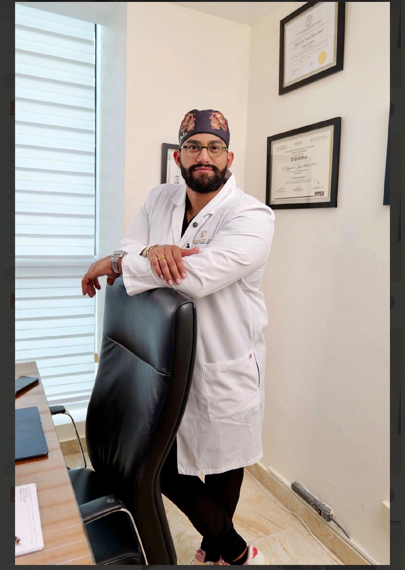 El Dr. Edgardo Mateo, neurocirujano, regresa para poner su formación al servicio de su gente
