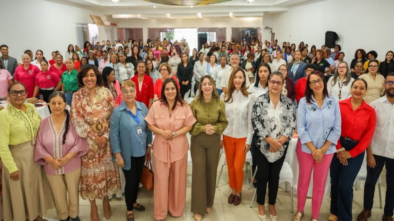 Ministra Gloria Reyes destaca aportes de las mujeres rurales y llama a cerrar brechas que limitan su desarrollo Ministra Gloria Reyes destaca aportes de las mujeres rurales y llama a cerrar brechas que limitan su desarrollo