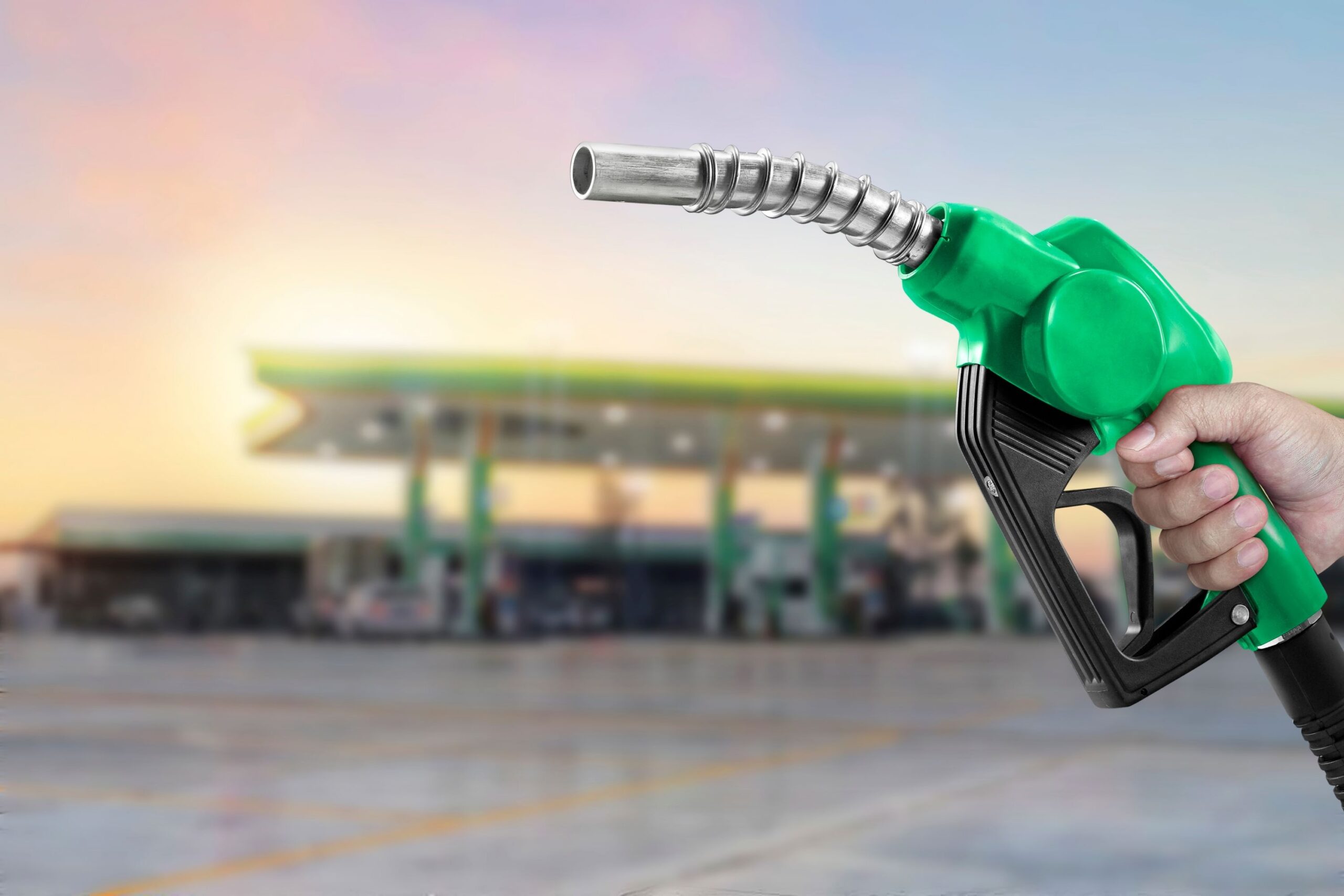 Gobierno congela combustibles