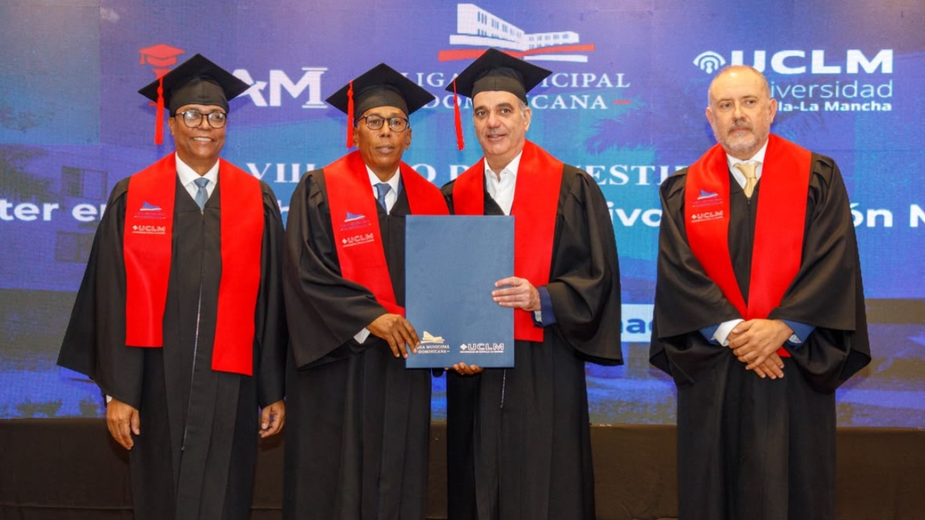 Presidente Luis Abinader encabeza graduación de la octava promoción de la maestría en Derecho Administrativo y Gestión Municipal