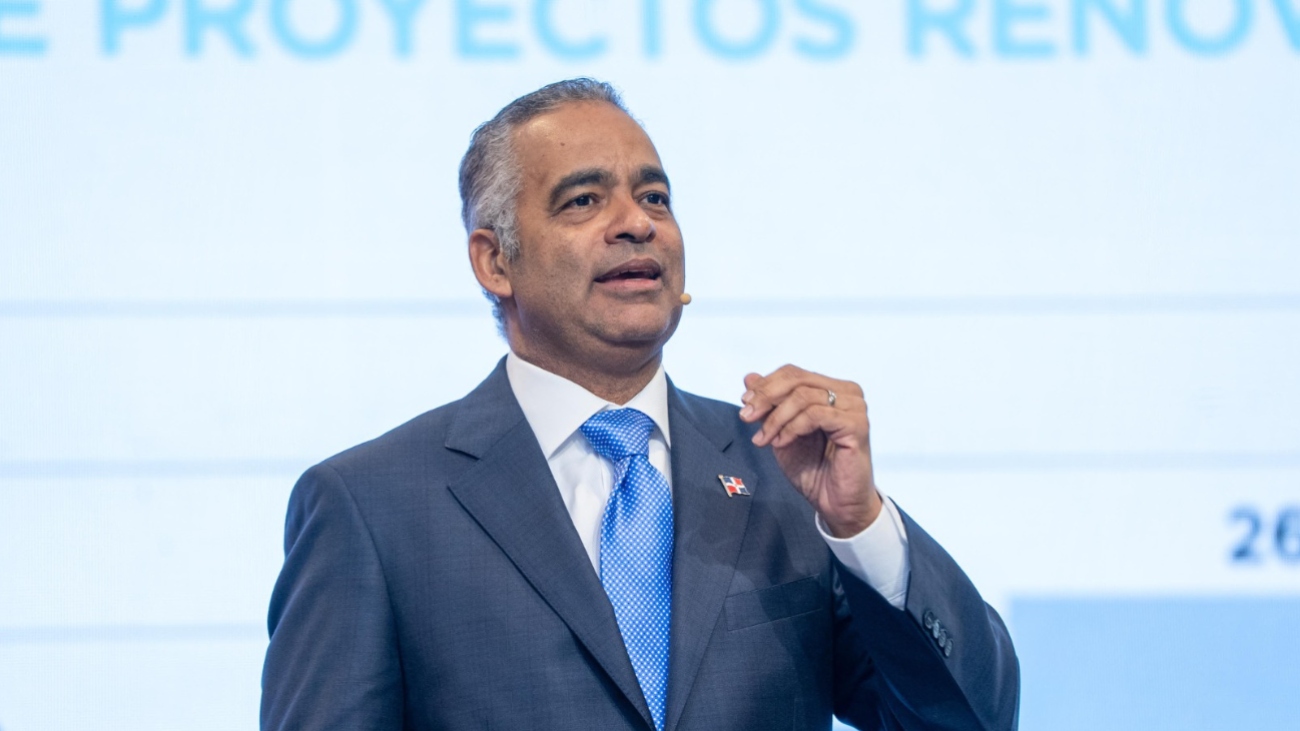 Ministro Santos destaca aporte de la minería a la economía tras crecer 17.9 % en septiembre