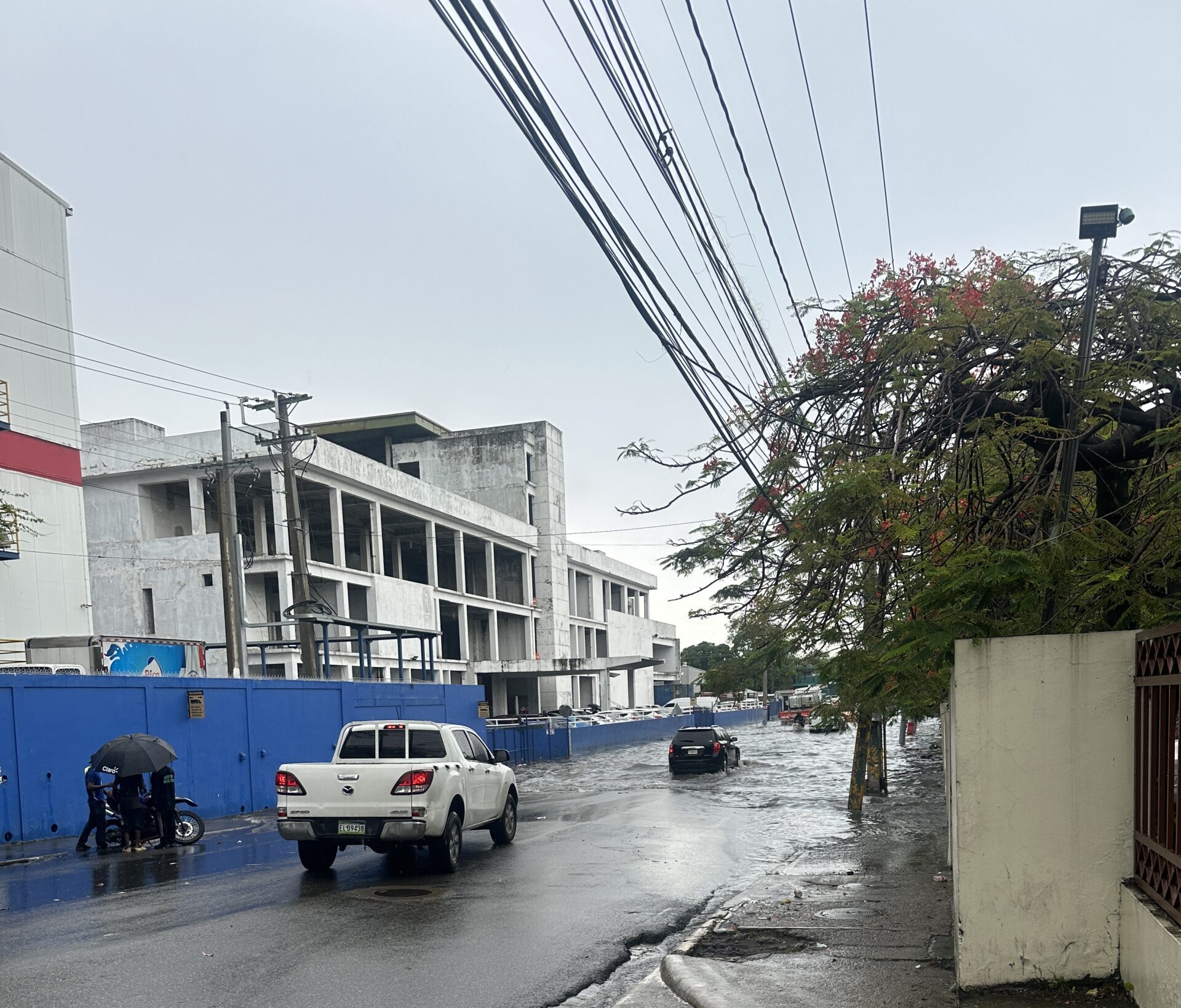 Vaguada se intensifica y eleva a 16 las provincias bajo alerta por fuertes lluvias este domingo