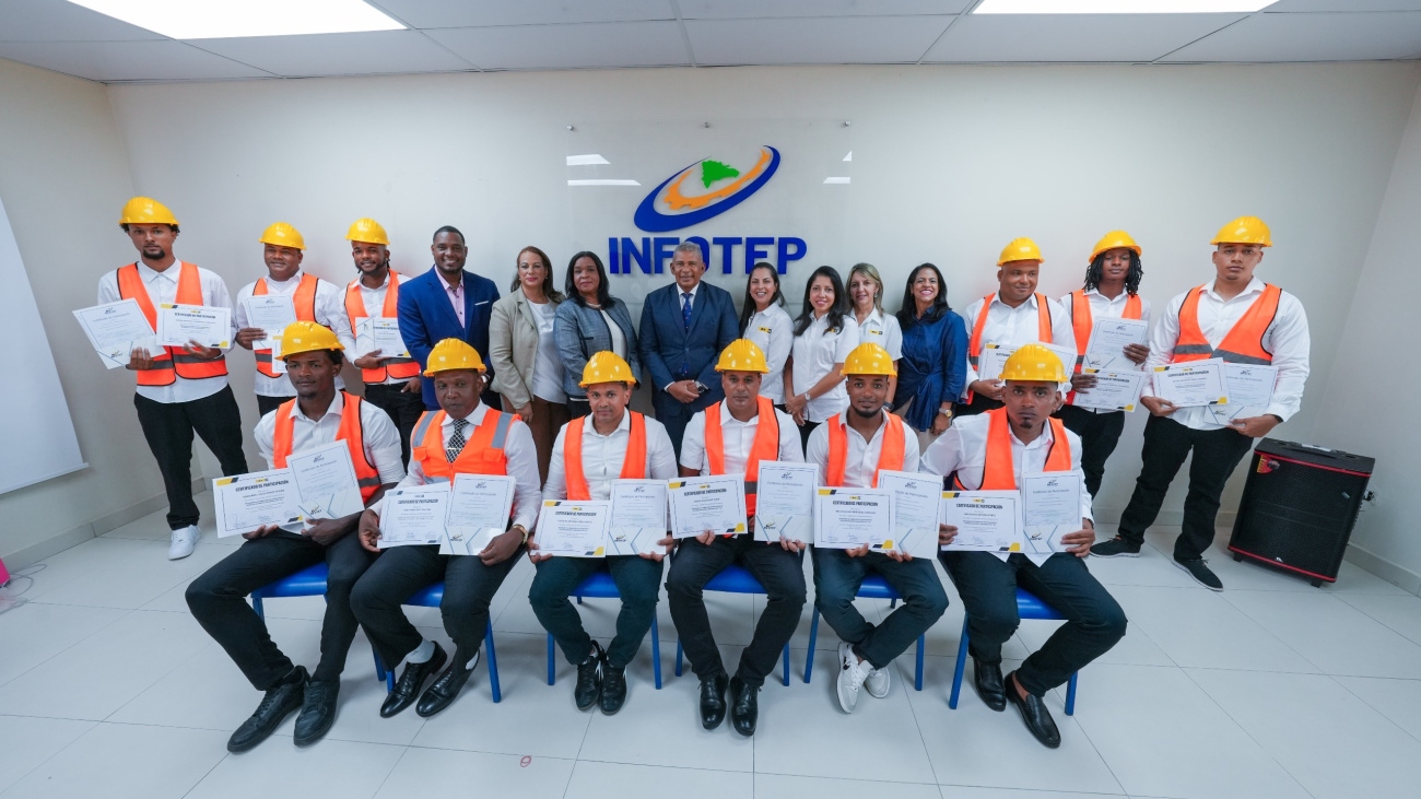 Infotep certifica participantes como operadores de retroexcavadora en Peravia Infotep certifica participantes como operadores de retroexcavadora en Peravia
