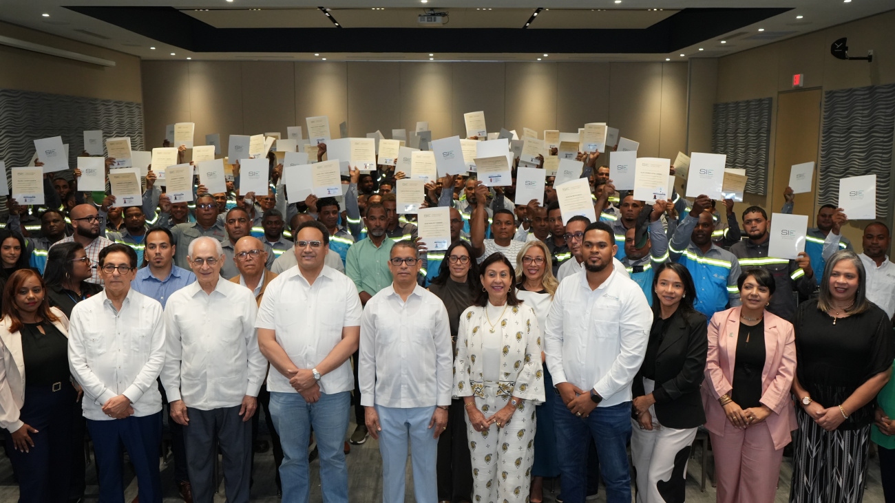 Infotep certifica competencias laborales de 158 electricistas y la SIE entrega licencias a 99 trabajadores Infotep certifica competencias laborales de 158 electricistas y la SIE entrega licencias a 99 trabajadores