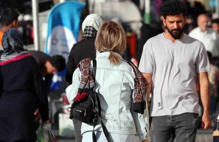 La Justicia de Teherán advierte de que no tolerará la «desnudez» de las mujeres sin velo