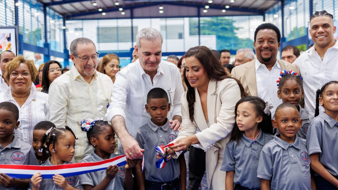 Presidente Luis Abinader inaugura el Complejo Educativo y Deportivo Pedro Martínez, en Manoguayabo