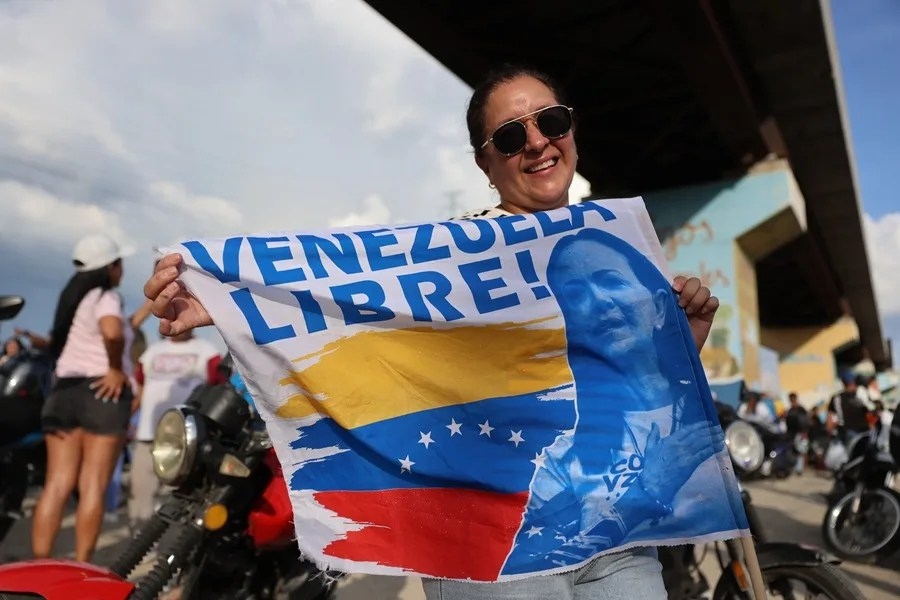 Miles de personas reciben a la caravana de María Corina Machado tras su esperado regreso a Venezuela