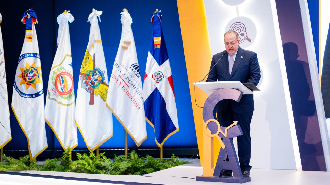 Ministro Magín Díaz destaca el fortalecimiento del sistema antilavado como garantía de estabilidad económica y confianza internacional