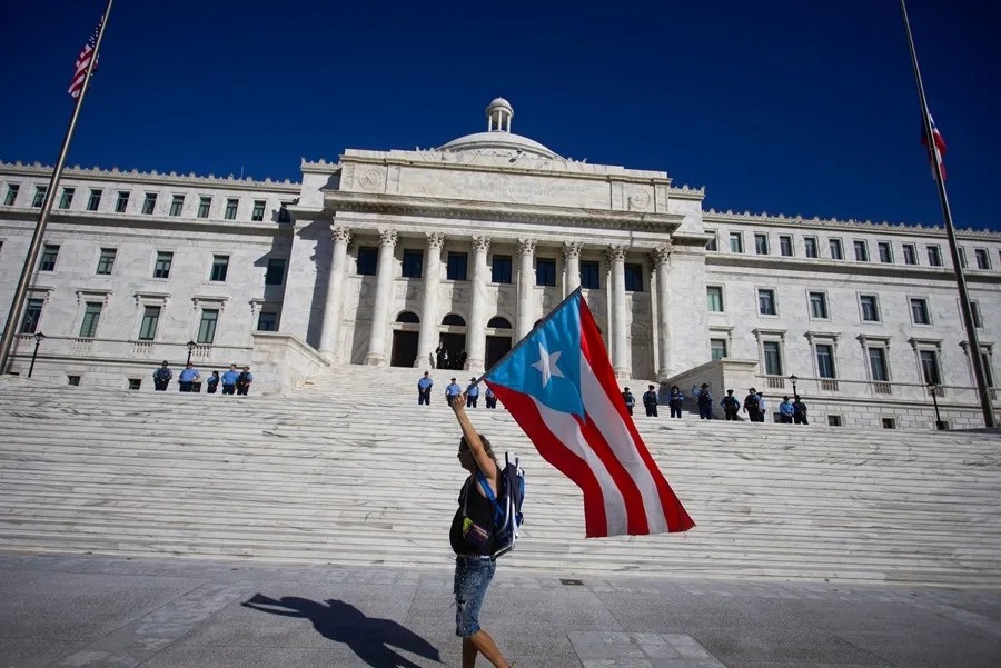 La gobernadora de Puerto Rico firma una resolución para solicitar la anexión a EE.UU.