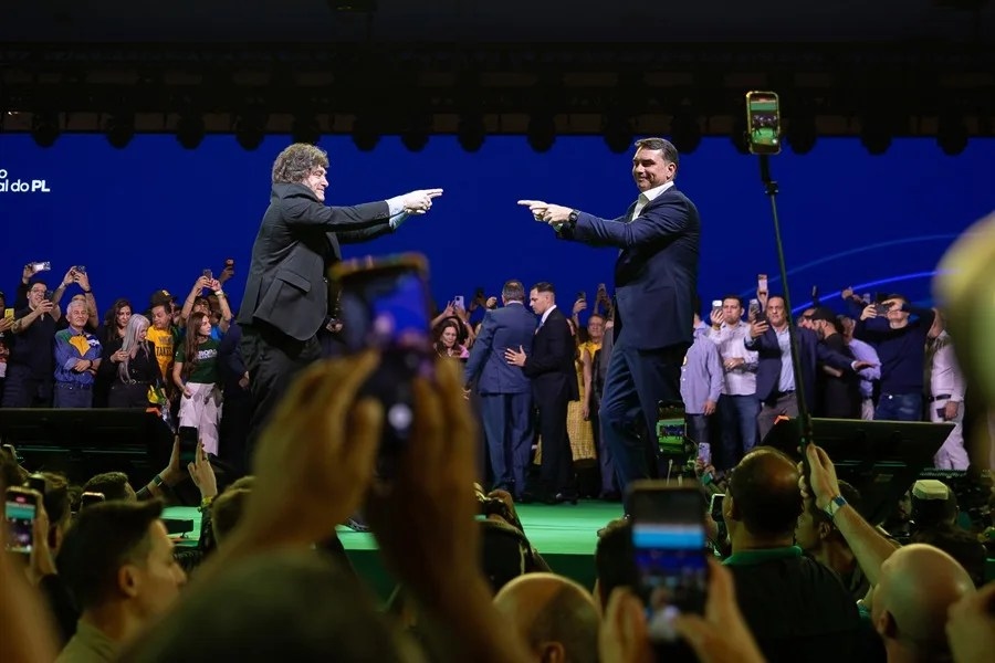 La Justicia argentina pide la grabación de video del aeropuerto del que partió Flávio Bolsonaro