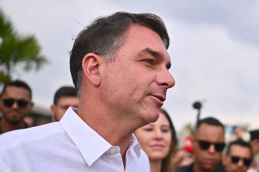 Flávio Bolsonaro dice que Brasil será una de las siete potencias mundiales bajo su mandato