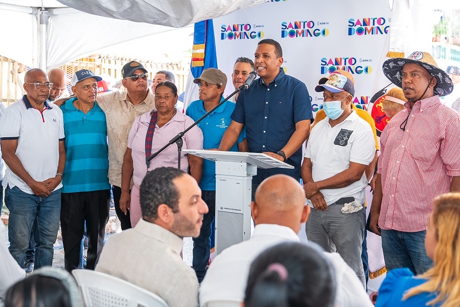 Comunitarios agradecen a Carolina Mejía por realizar operativo médico-social en El Caliche de Cristo Rey