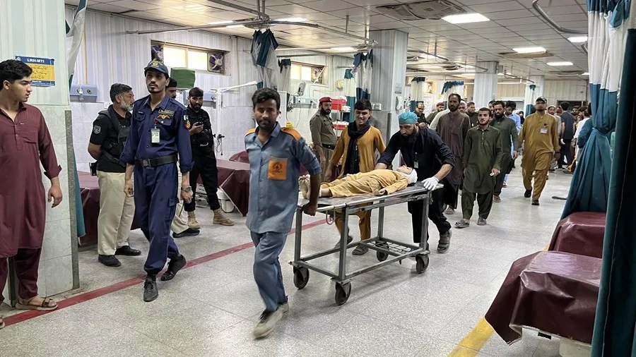 Al menos 28 niños muertos y 25 heridos por el derrumbe del techo de una escuela en Pakistán