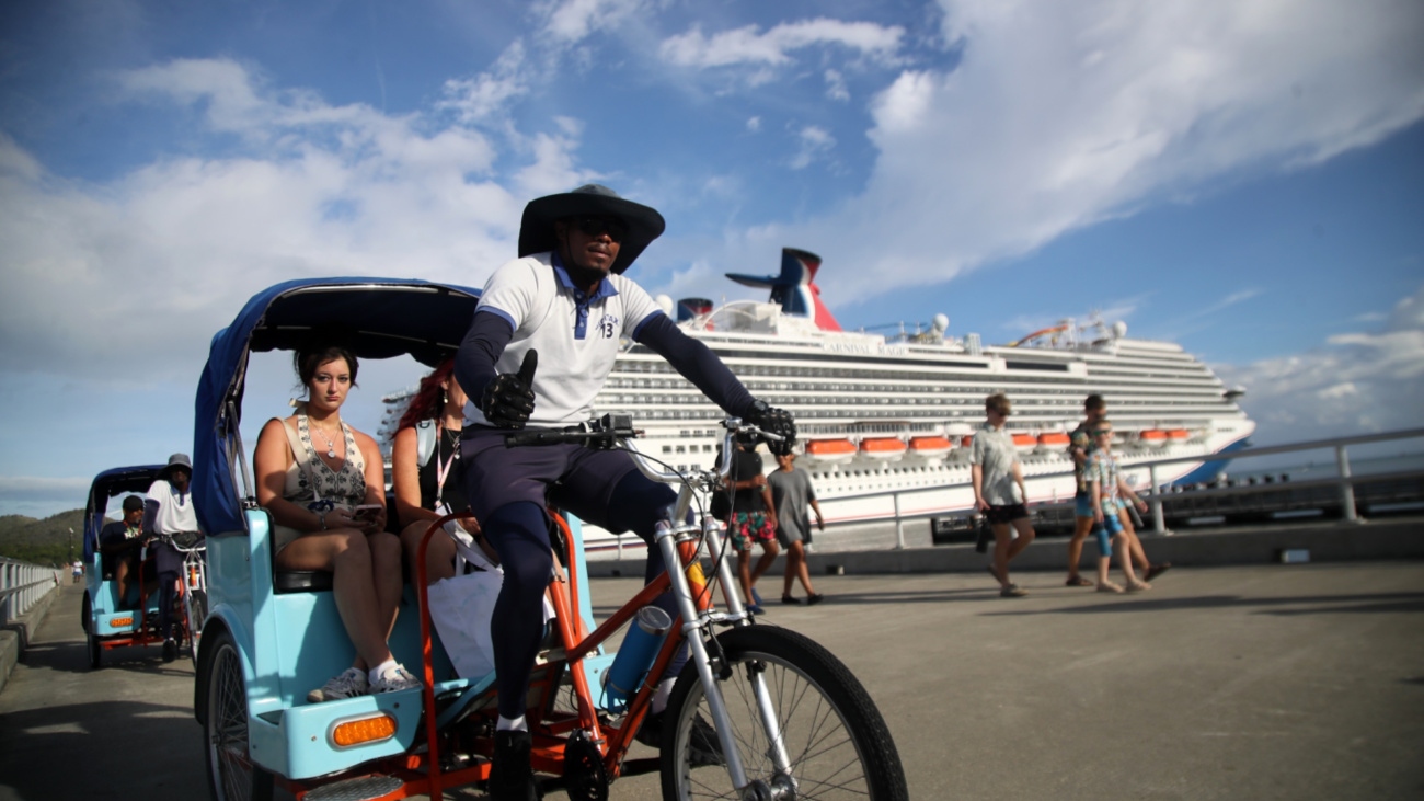 República Dominicana supera los 16,000 visitantes en un solo día con la llegada de cuatro cruceros a Puerto Plata y Pedernales República Dominicana supera los 16,000 visitantes en un solo día con la llegada de cuatro cruceros a Puerto Plata y Pedernales