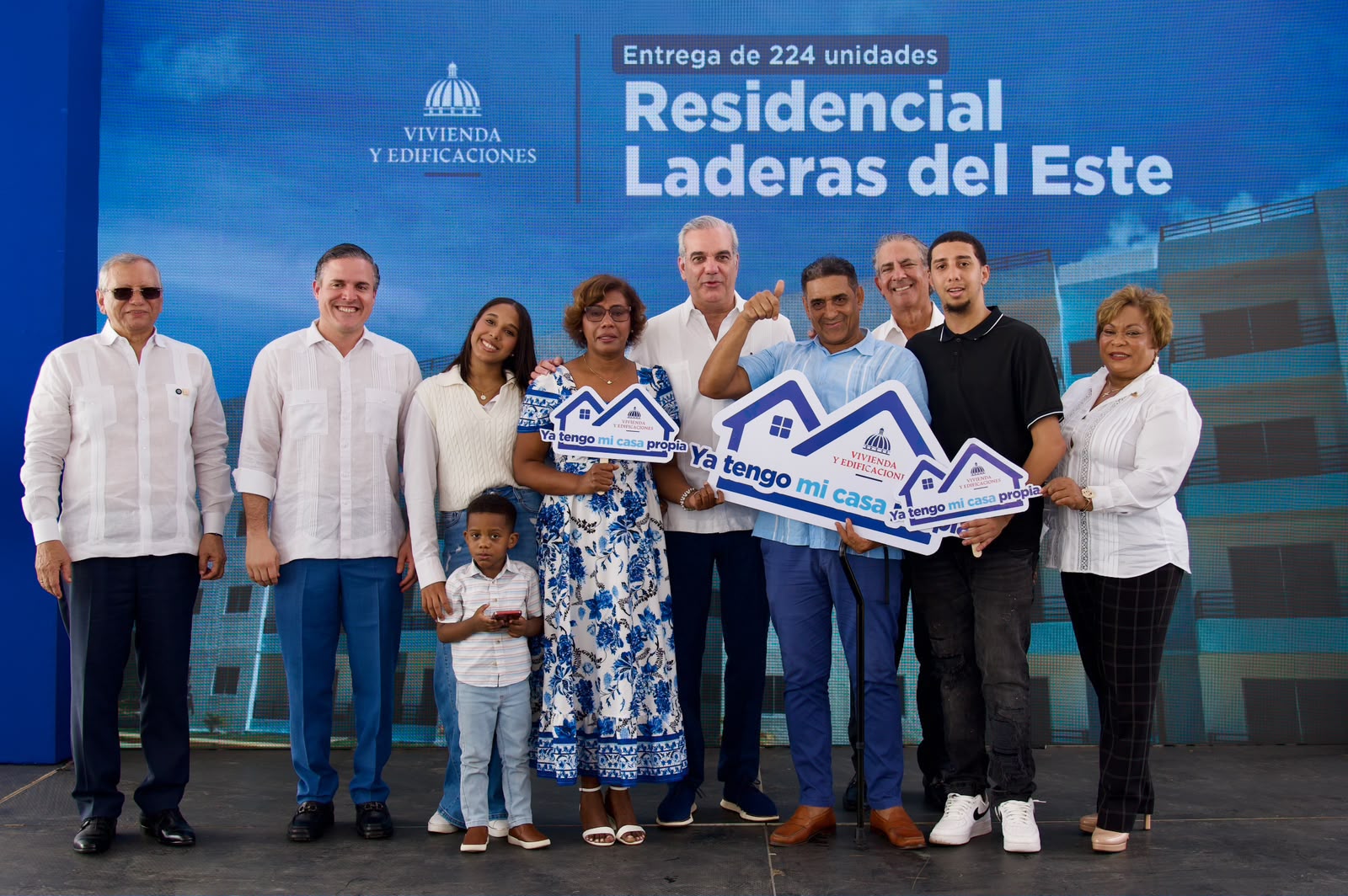 Presidente Abinader y ministro Jean Luis Rodríguez entregan segunda etapa del Residencial Laderas del Este en Guerra