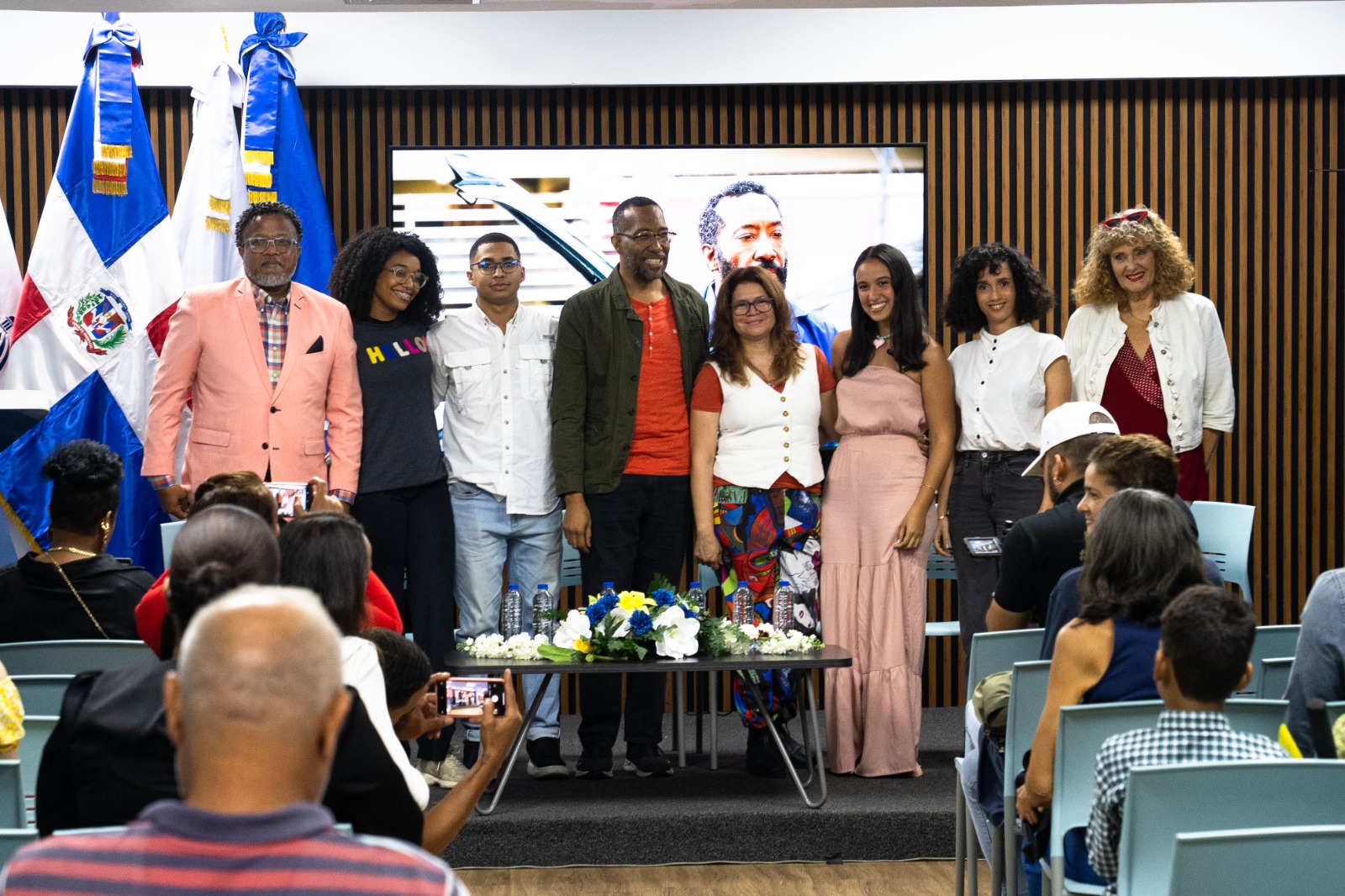 RTVD rompe esquema tradicional y estrena "La Familia Espejo" en streaming antes que en televisión abierta
