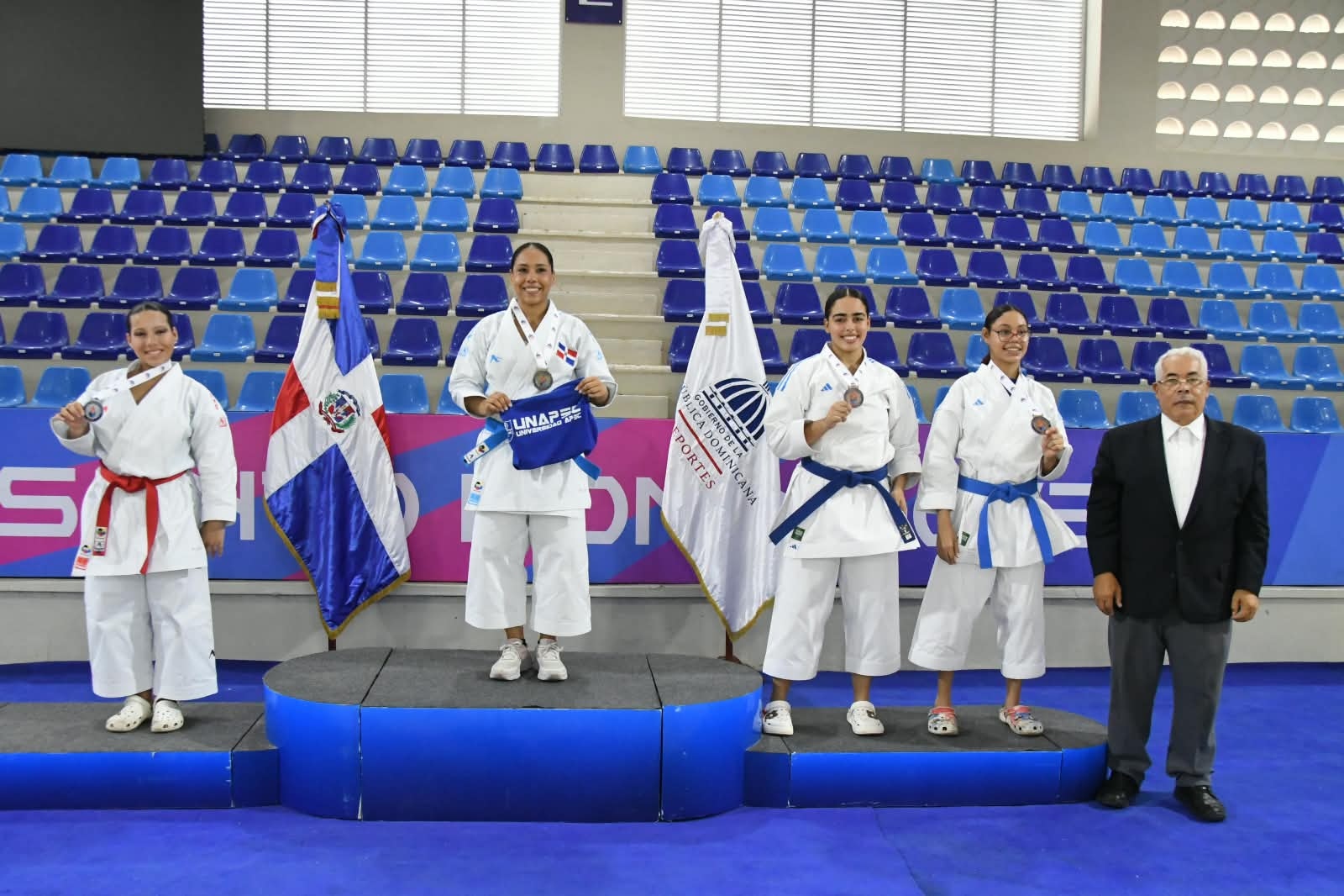 UNAPEC se corona en la kata del karate Juegos Deportivos Universitarios 2026