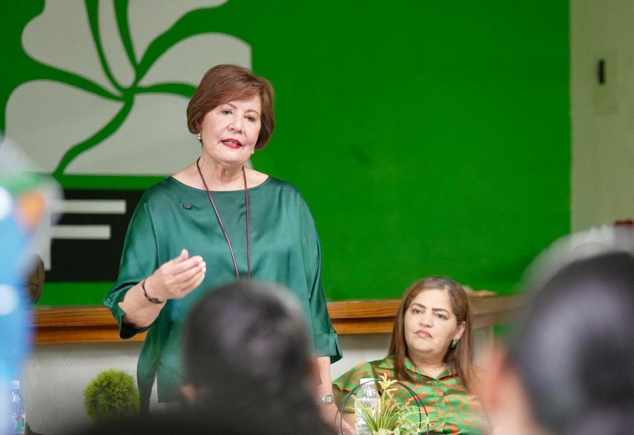 Maestros de la Fuerza del Pueblo se reorganizan; Josefina Pimentel afirma que Leonel debe volver para “restaurar el país” Maestros de la Fuerza del Pueblo se reorganizan; Josefina Pimentel afirma que Leonel debe volver para “restaurar el país”
