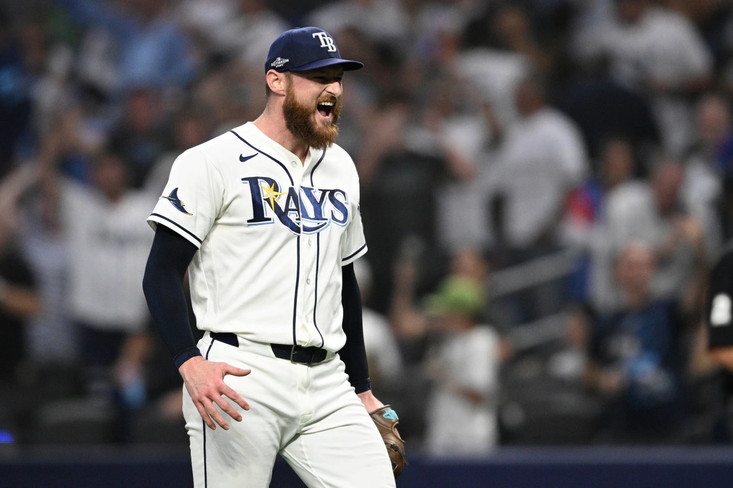 Los Rays, con su juego de toque y carrera, vencieron a los descuidados Yankees por 5-2 para tomar una ventaja de 2-0 en la Serie Divisional de la Liga Americana