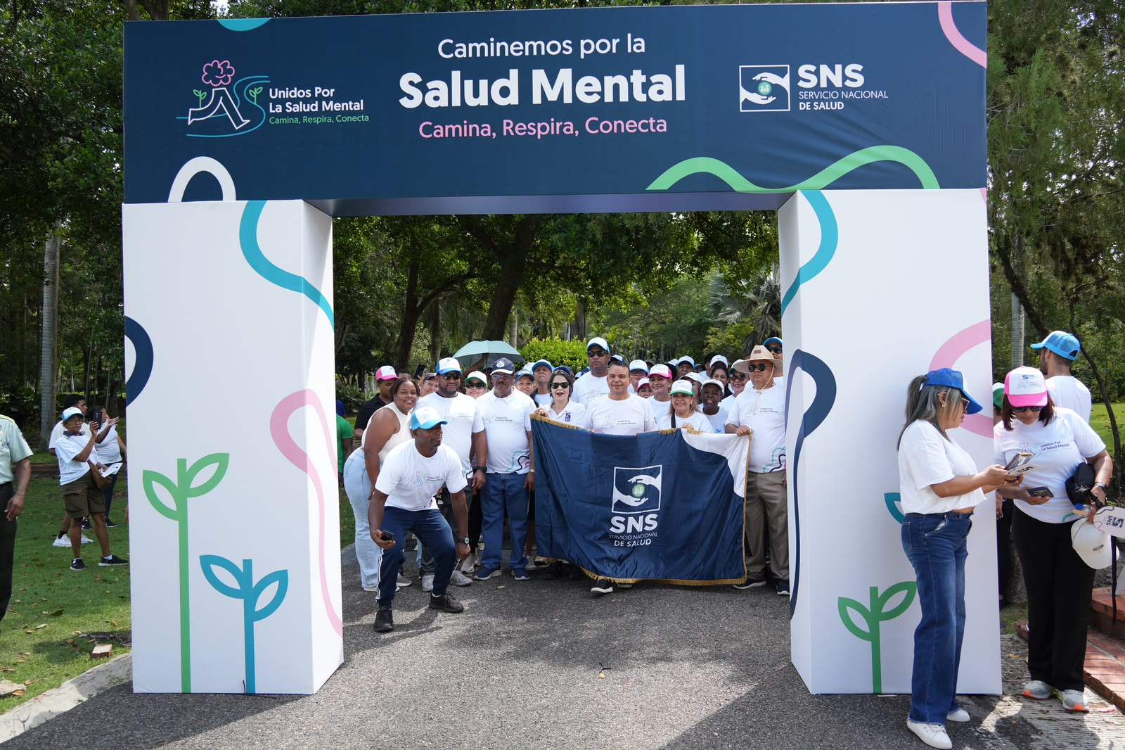 SNS realiza primera caminata por la salud mental y destaca aumento de camas para atención especializada