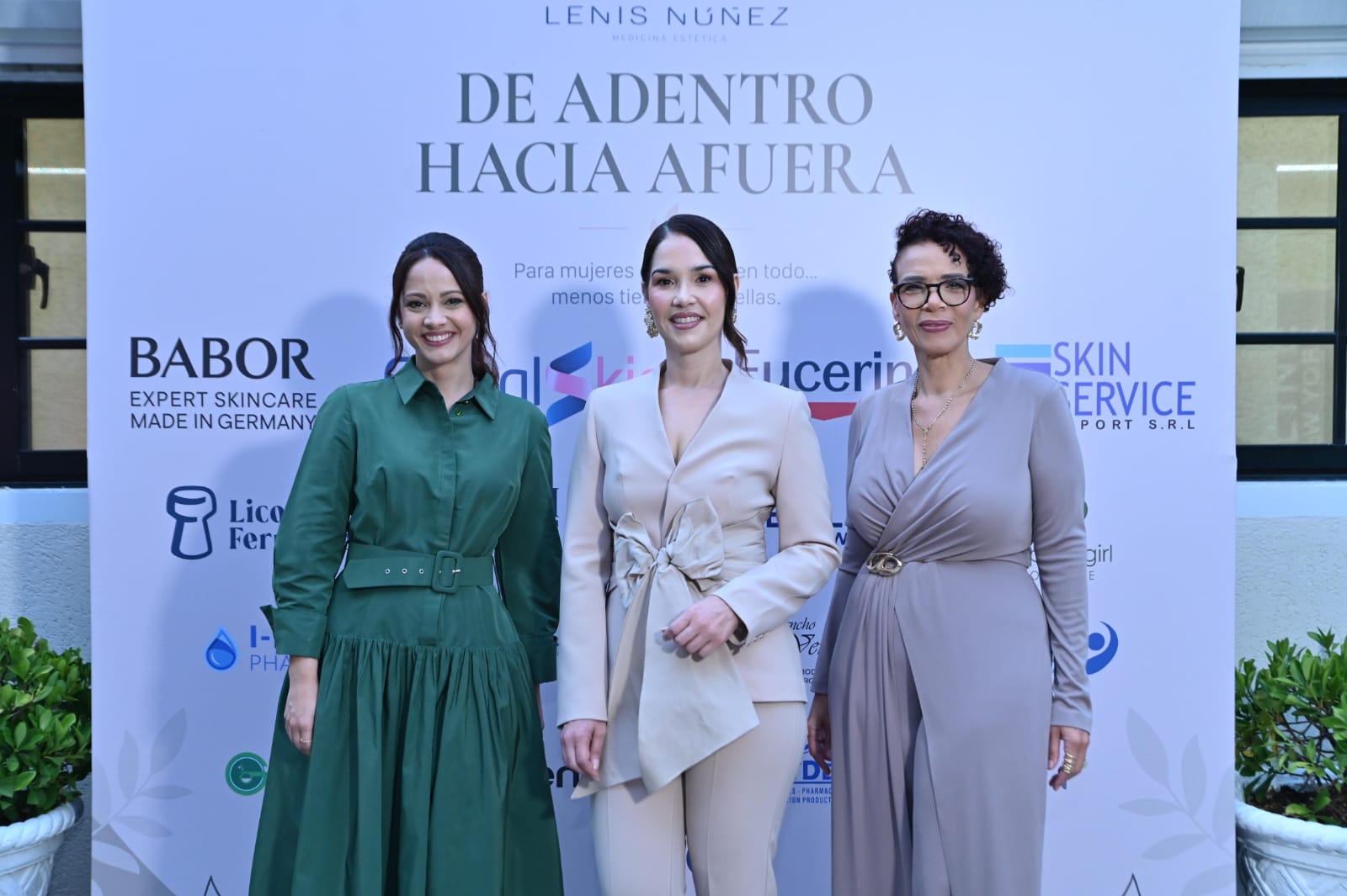 Especialistas abordan el bienestar femenino en el conversatorio “De adentro hacia afuera”