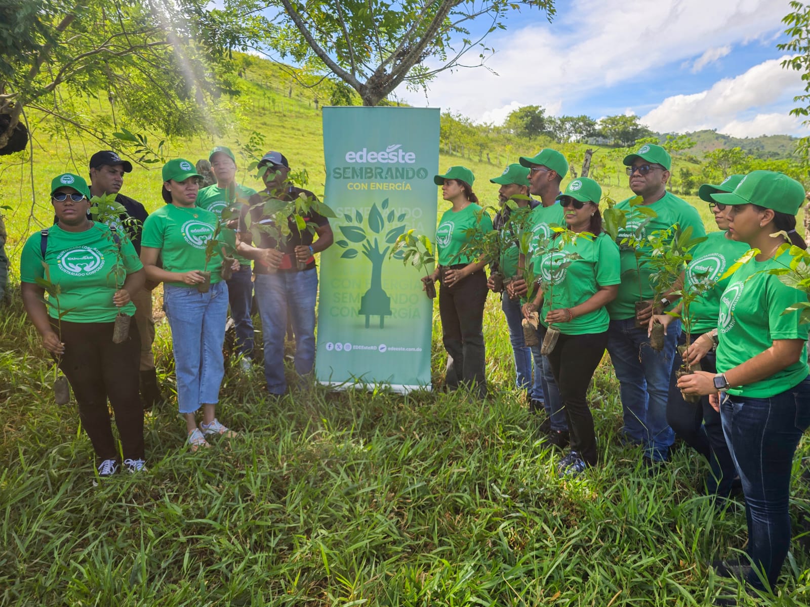Edeeste y Ministerio de Medio Ambiente realizan jornada de reforestación en el Seibo