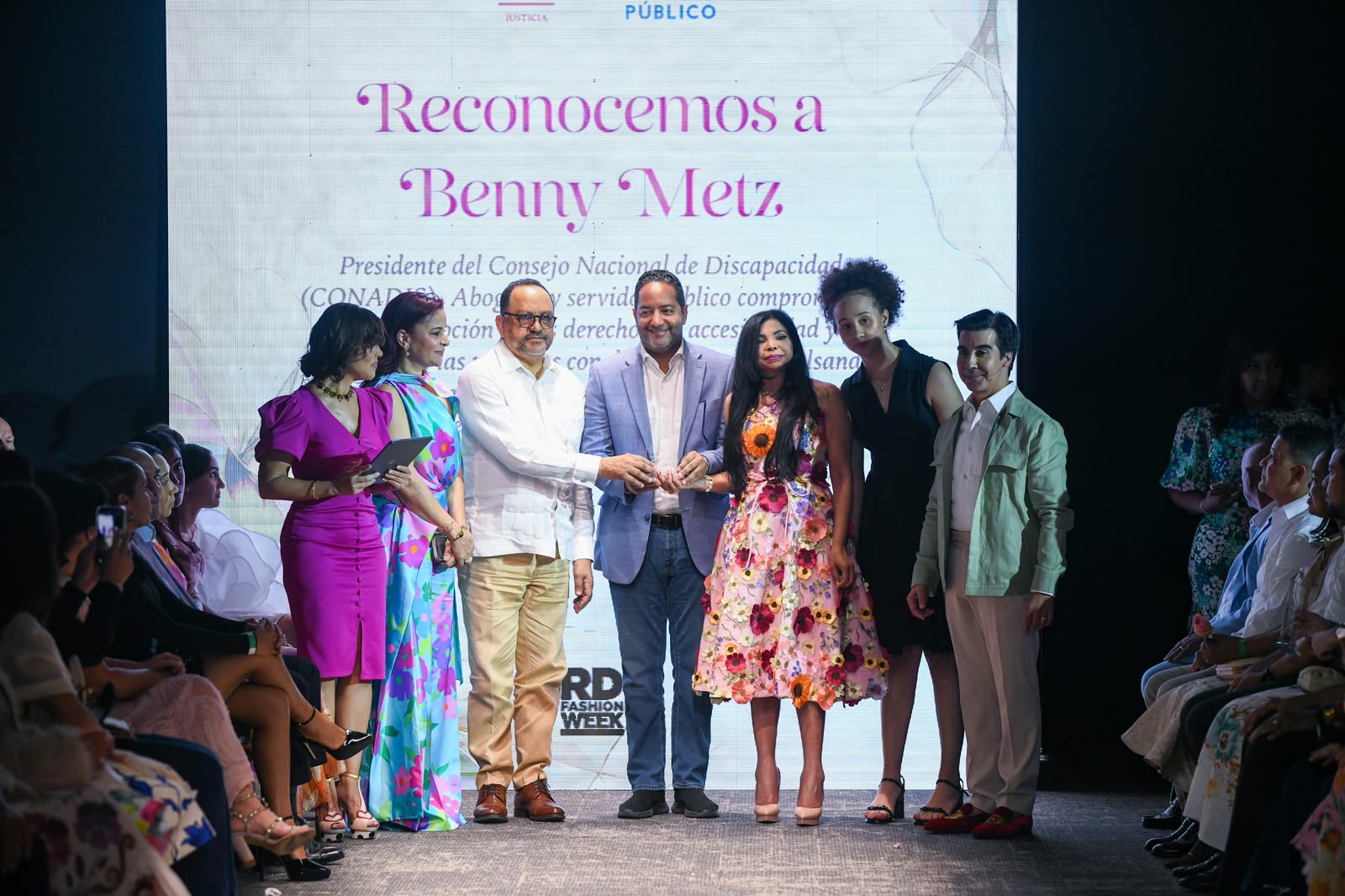 Benny Metz recibe reconocimiento de Procuradora General y Ministro de Justicia por su trabajo en favor de la personas con discapacidad Benny Metz recibe reconocimiento de Procuradora General y Ministro de Justicia por su trabajo en favor de la personas con discapacidad