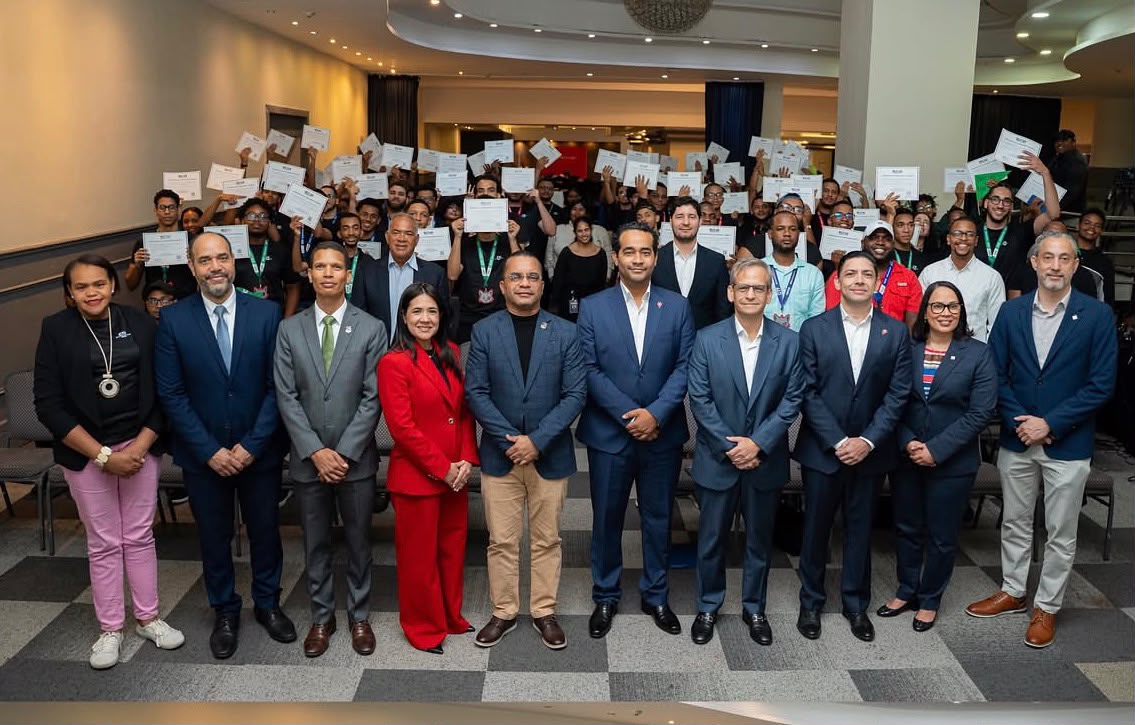 ITLA clausura CTF Interuniversitario 2026 y anuncia 100 becas de formación tecnológica para sus participantes ITLA clausura CTF Interuniversitario 2026 y anuncia 100 becas de formación tecnológica para sus participantes